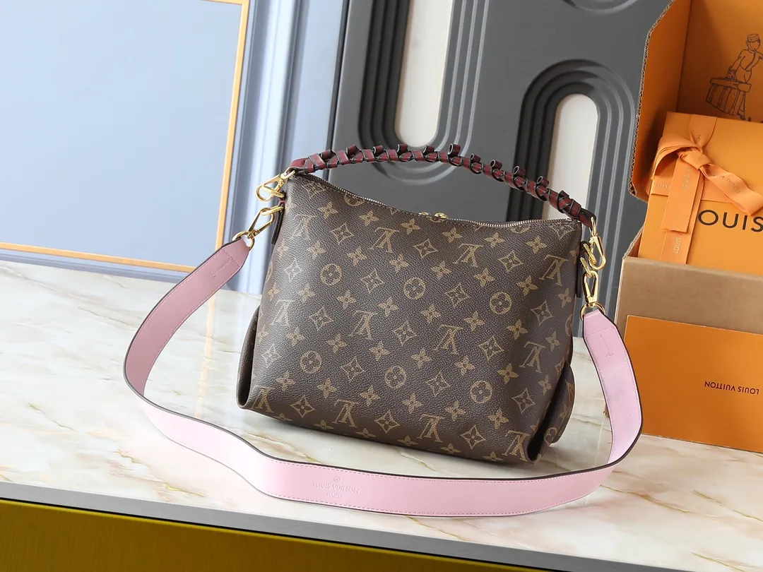 💰260💰Upgraded original version [M55090] The factory-direct Beaubourg Hobo mini handbag is made of Monogram canvas to outline solid lines, the top braided handle reveals the 2019 autumn style, and the hand-dyed edges highlight Louis Vuitton's craftsmanship. LV bag decorations convey elegant charm. Monogram coated canvas, smooth cowhide trim, microfiber lining, detachable top handle for hand or elbow carry, detachable shoulder strap for shoulder or cross-body wear, interior patch pocket, LV leather trim. size: 25*15**21 cm