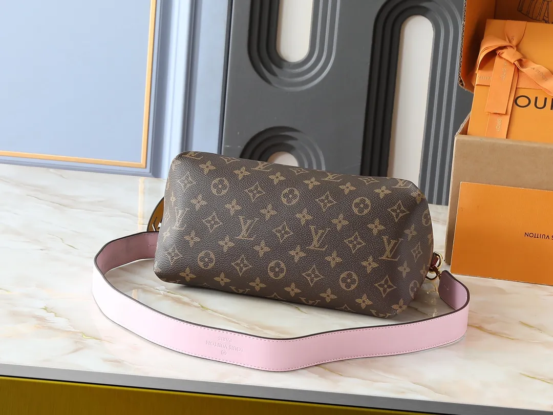 💰260💰Upgraded original version [M55090] The factory-direct Beaubourg Hobo mini handbag is made of Monogram canvas to outline solid lines, the top braided handle reveals the 2019 autumn style, and the hand-dyed edges highlight Louis Vuitton's craftsmanship. LV bag decorations convey elegant charm. Monogram coated canvas, smooth cowhide trim, microfiber lining, detachable top handle for hand or elbow carry, detachable shoulder strap for shoulder or cross-body wear, interior patch pocket, LV leather trim. size: 25*15**21 cm