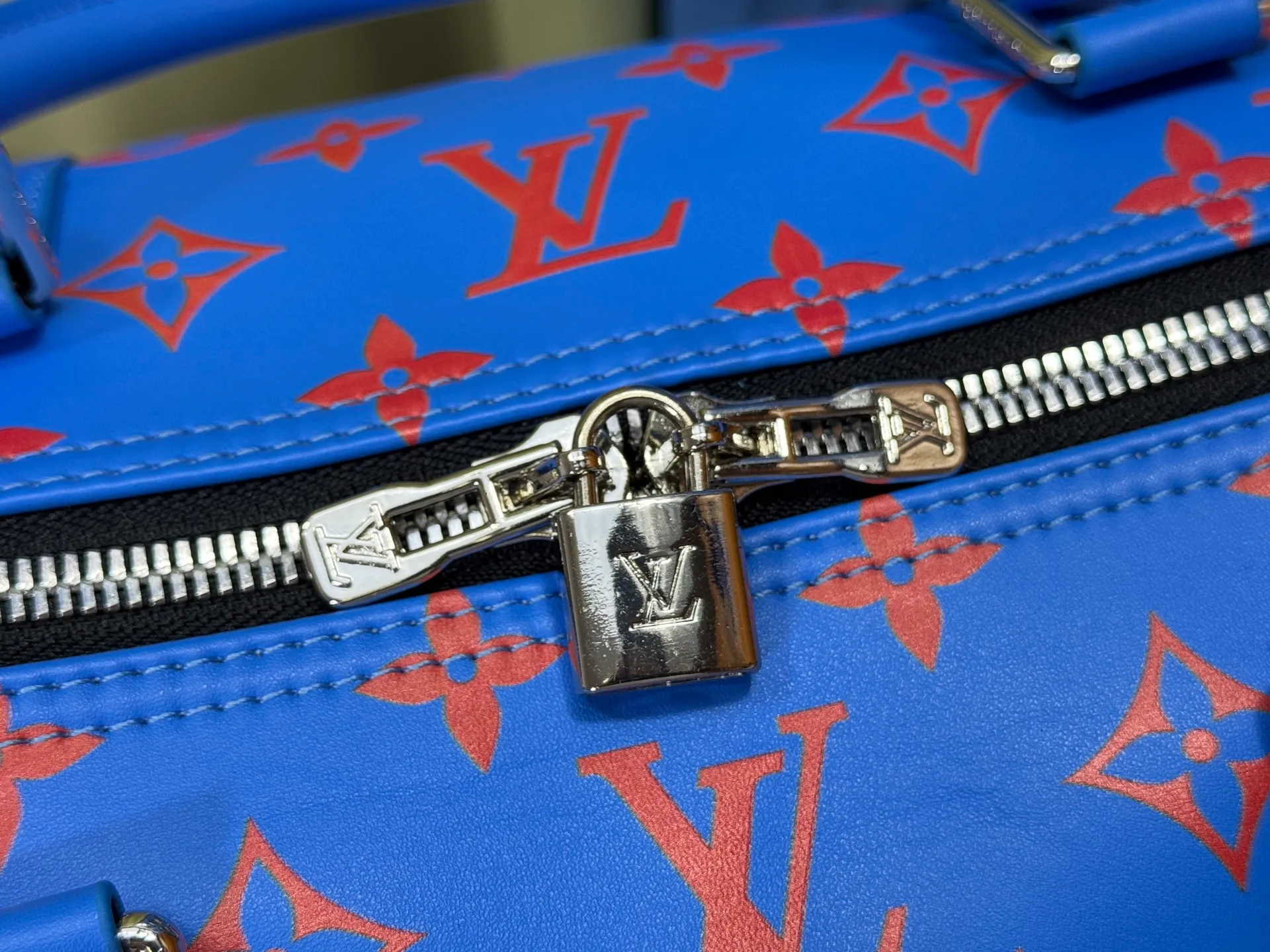 P340 M41418 New “louis vuitton’Iv travel bag travel bag louis vuitton High-definition hardware logo and inner compartment! Special lining. Smooth zipper and exquisite workmanship. A must-have for men. Size: 45x27x20.
