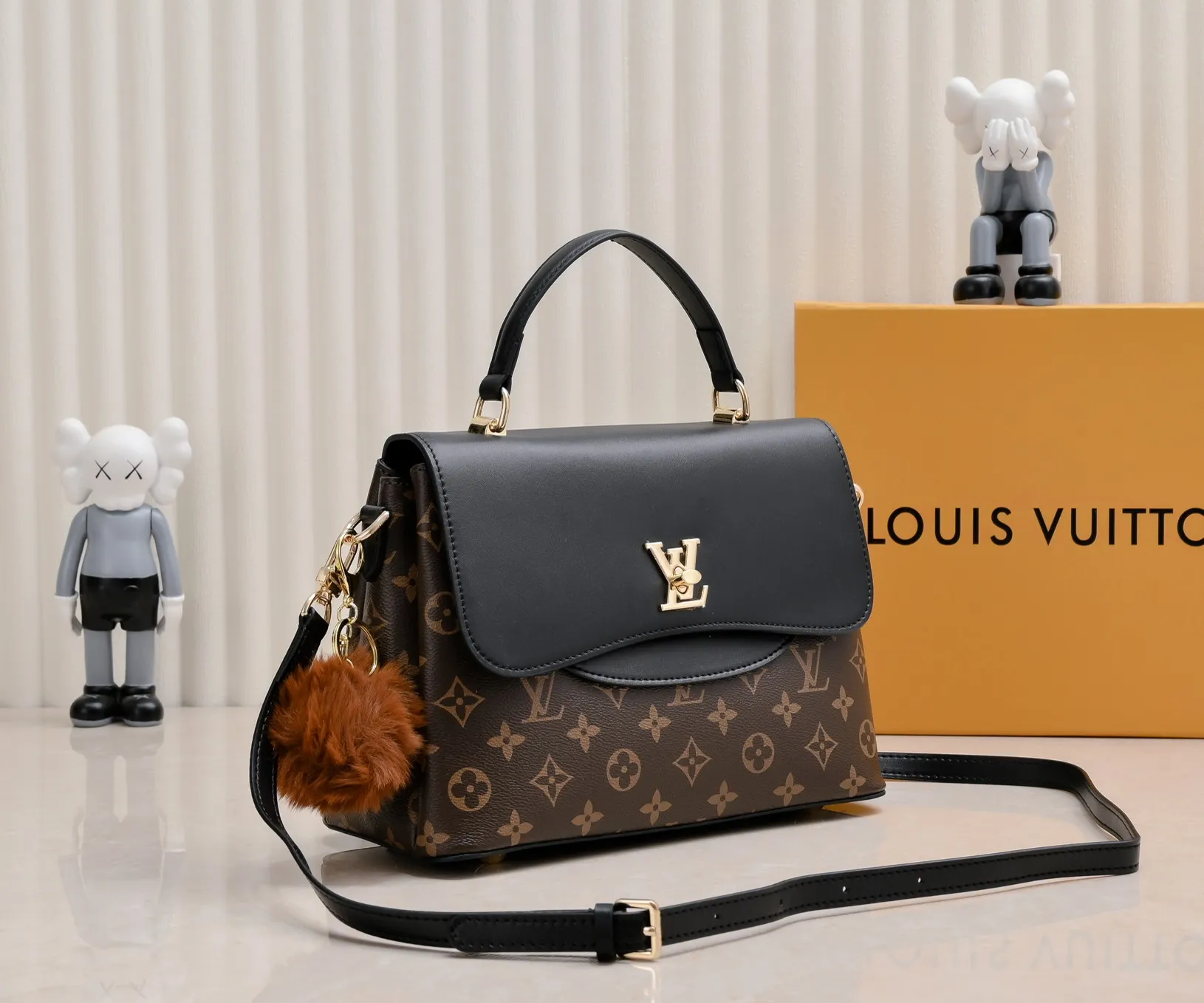 ¥500💰 Exclusive real shot-upgraded version ‼ ️New spring and summer products☀️ 💥Louis Vuitton 2023 popular practical and fashionable handheld crossbody model💪 Model: 56122🎉Color matching latest style Métis The unique shape exudes elegance. Presbyopic/yellow/original cowhide with original buckle hardware, made of soft Monogram canvas, has multiple practical pockets and three compartments. Size: length 27x height 18x ​​width 12cm