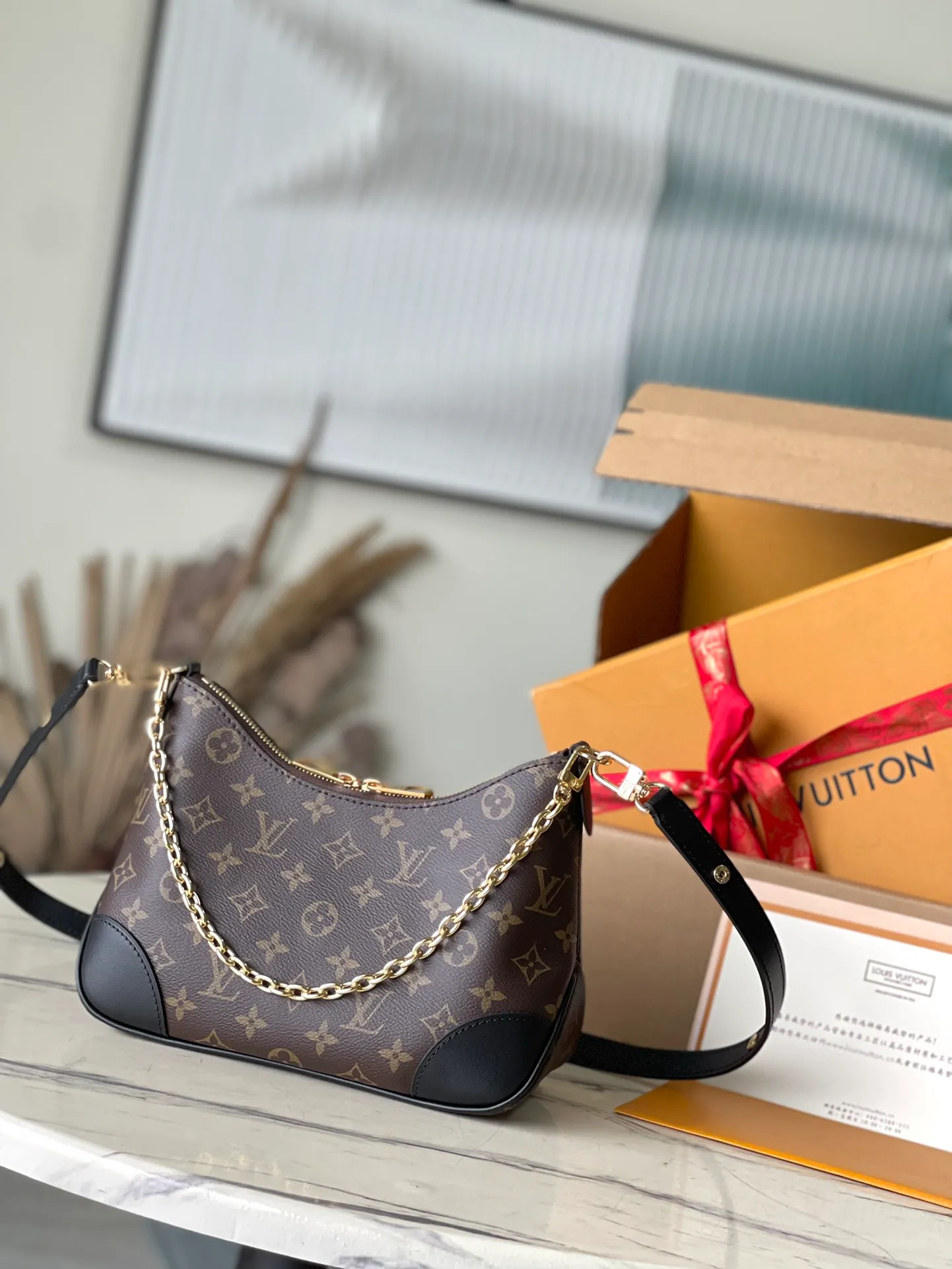 💰800 (steel chain) top original single M45831, black leather, hand-held, cross-body, armpit, back and other uses in one [good] showing a casual, versatile and gentle style, no pressure for daily outings, practical style with eyes closed😝Size: 29×9.5×16cm
