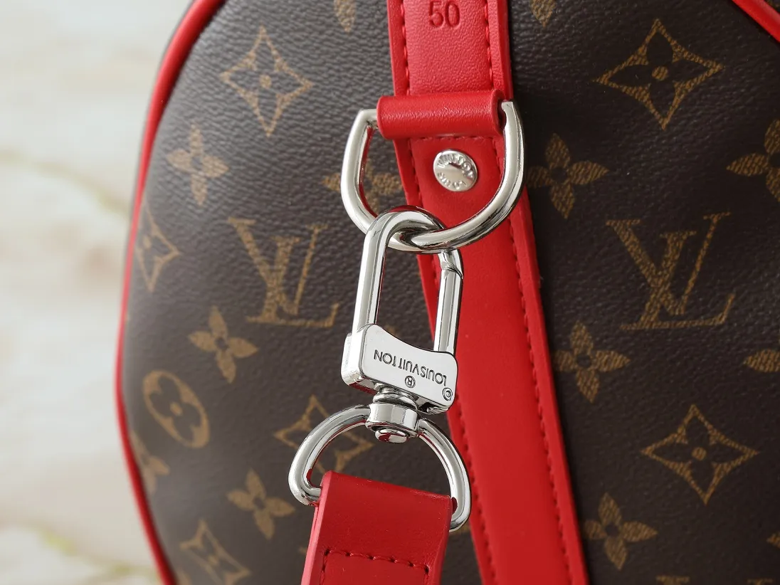 💰320💰Upgraded original M46771 yellow M46775 purple M46772 blue M46769 red M46770 orange M46774 green M46773 rose red This Keepall Bandoulière 50 travel bag is made of Monogram Macassar canvas, which simultaneously renders bright colors for the side straps, nameplate, fabric lining and top leather handle. The size of your carry-on luggage hides plenty of space. 50.0 x 29.0 x 23.0 cm (length x height x width)