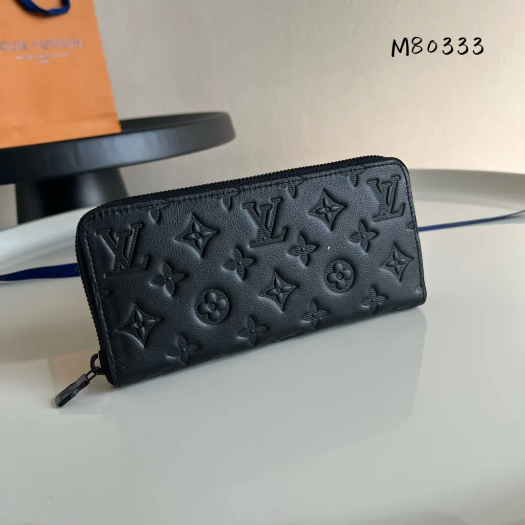 Factory price 440 Top original order M80333 As one of Louis Vuitton's representative works, this Zippy zipper wallet is made of Monogram canvas and is practical. It contains spacious compartments, a zippered coin pocket and multiple credit card slots. Named for its secure wraparound zipper, the wallet is lined with grained leather. Fully functional, it can also be used as a clutch. 19.5 x 10.5 x 2.5 cm (length x height x width)