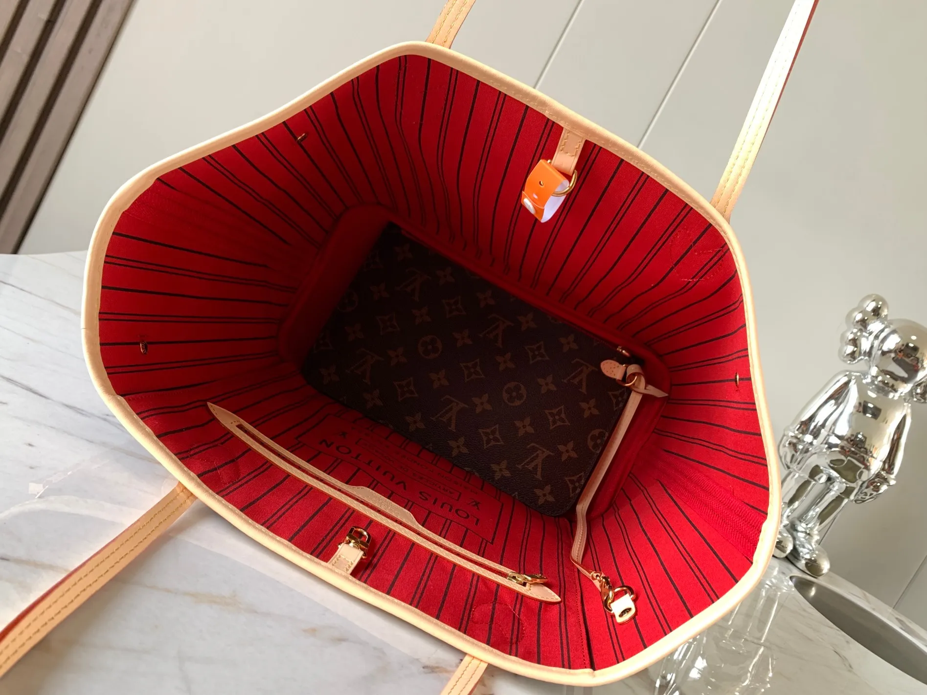 P1720 [Special grade MB original leather] NEVERFULL medium handbag Model: M41177 chip version Material: Grade A all-steel hardware, imported original fabric Packaging: Full set of original duty-free MB packaging Size: 31x28.5x17cm