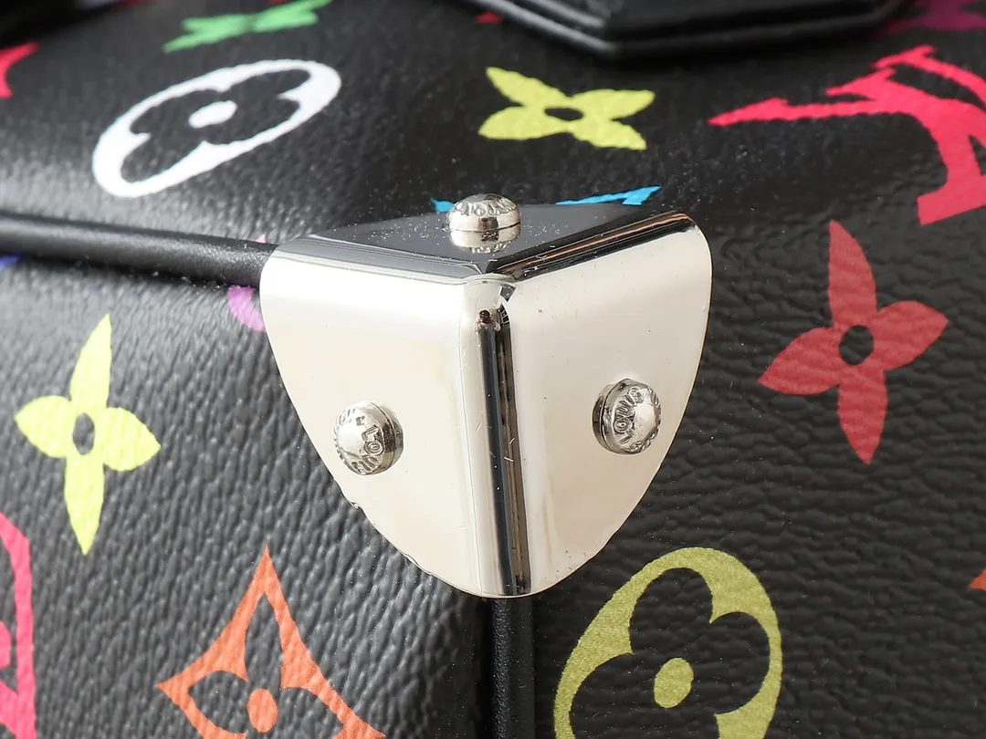 💰280💰Upgraded original M13805 M13257 M40390 lv Murakami Takashi co-branded NANOSPEEDY handbag This Nano Speedy handbag combines Monogram canvas and cow leather trim printing, with 33 colorful colors to interpret white tricolor and black tricolor. It has been launched in twelve sections and is very popular around the world and is loved by celebrities and celebrities. 25.0 x 19.0 x 15.0 cm