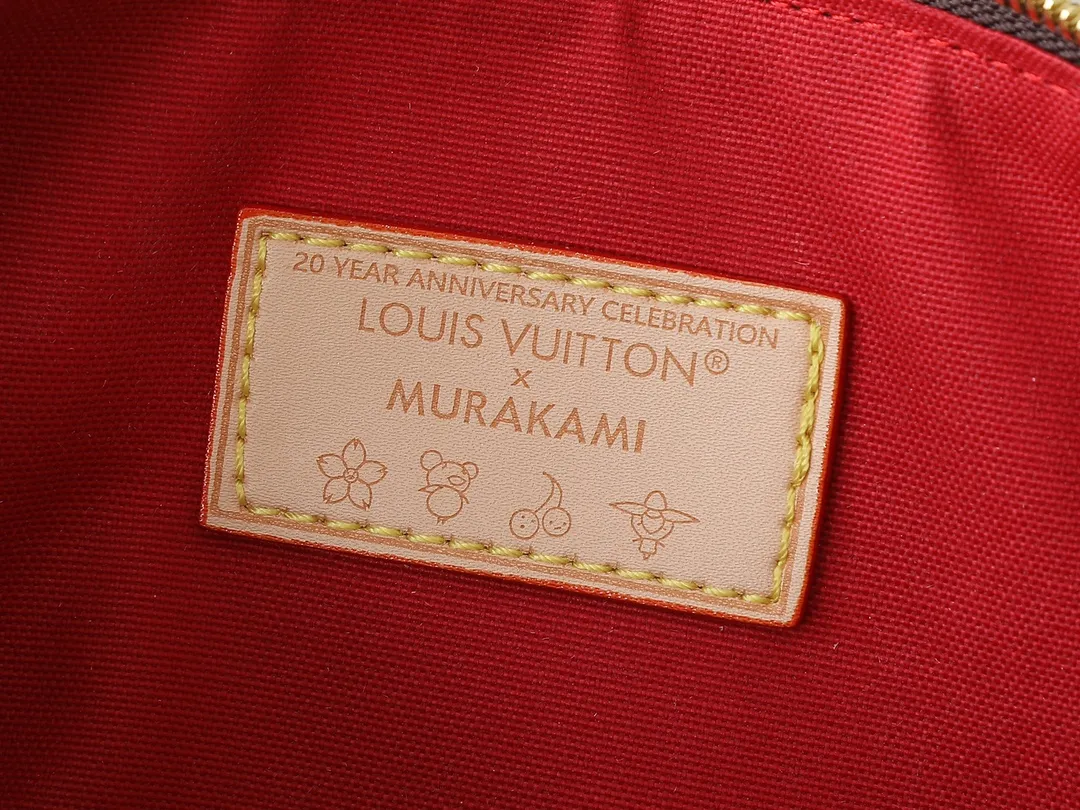 💰240💰Upgraded original M13094 M46234 This Speedy Bandoulière handbag is made of classic Monogram coated canvas, with the sweet cherry pattern of the Louis Vuitton x Murakami replica series to light up the trend. Crafted from premium leather, the Toron top handle, detachable shoulder strap and LV x TM key holder are compactly sized to easily hold everyday essentials such as a cell phone and a long wallet. Dimensions: 20.5 x 13.5 x 12.0 cm (length x height x width)