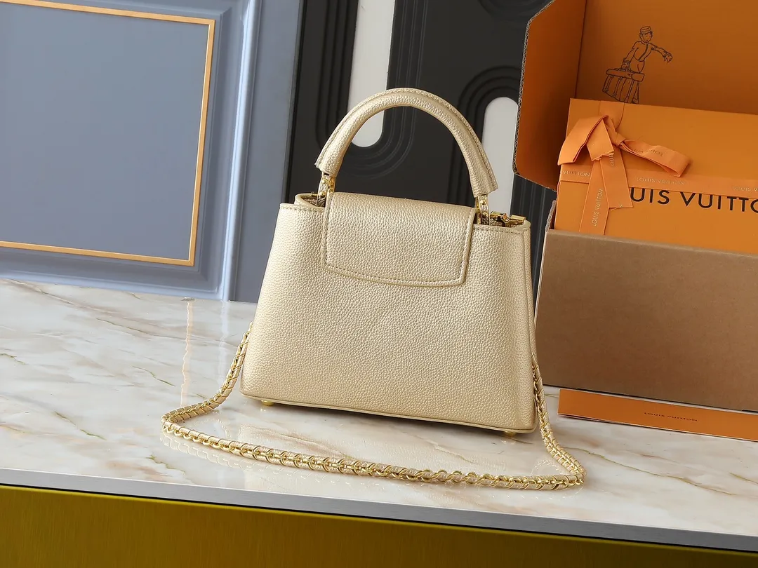 💰420💰Guangzhou product Upgraded from the original M24583 M24584 M24585 Gold and diamond corolla This Capucines Flower Crown handbag is made of full-grain Taurillon leather and is embellished with Monogram flowers. Each flower is shaped by exquisite crystal diamonds. The LV logo and flowers echo each other, giving this soft handbag a jewel-like luster. Use the detachable shoulder strap cleverly to switch between shoulder and crossbody. Dimensions: 27.0 x 17.3 x 9.0 cm