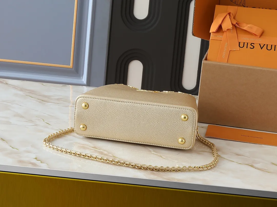 💰420💰Guangzhou product Upgraded from the original M24583 M24584 M24585 Gold and diamond corolla This Capucines Flower Crown handbag is made of full-grain Taurillon leather and is embellished with Monogram flowers. Each flower is shaped by exquisite crystal diamonds. The LV logo and flowers echo each other, giving this soft handbag a jewel-like luster. Use the detachable shoulder strap cleverly to switch between shoulder and crossbody. Dimensions: 27.0 x 17.3 x 9.0 cm