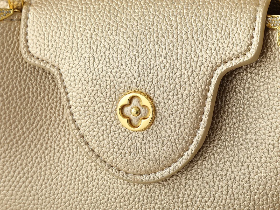 💰420💰Guangzhou product Upgraded from the original M24583 M24584 M24585 Gold and diamond corolla This Capucines Flower Crown handbag is made of full-grain Taurillon leather and is embellished with Monogram flowers. Each flower is shaped by exquisite crystal diamonds. The LV logo and flowers echo each other, giving this soft handbag a jewel-like luster. Use the detachable shoulder strap cleverly to switch between shoulder and crossbody. Dimensions: 27.0 x 17.3 x 9.0 cm
