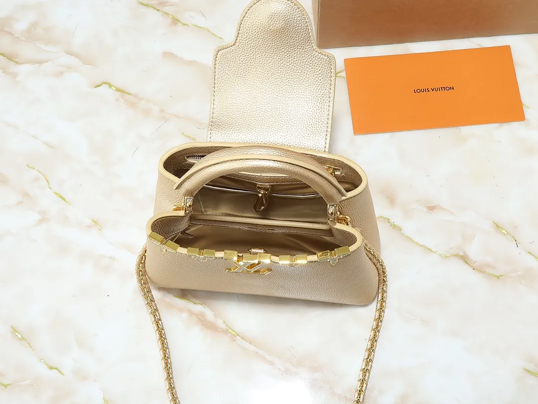 💰420💰Guangzhou product Upgraded from the original M24583 M24584 M24585 Gold and diamond corolla This Capucines Flower Crown handbag is made of full-grain Taurillon leather and is embellished with Monogram flowers. Each flower is shaped by exquisite crystal diamonds. The LV logo and flowers echo each other, giving this soft handbag a jewel-like luster. Use the detachable shoulder strap cleverly to switch between shoulder and crossbody. Dimensions: 27.0 x 17.3 x 9.0 cm