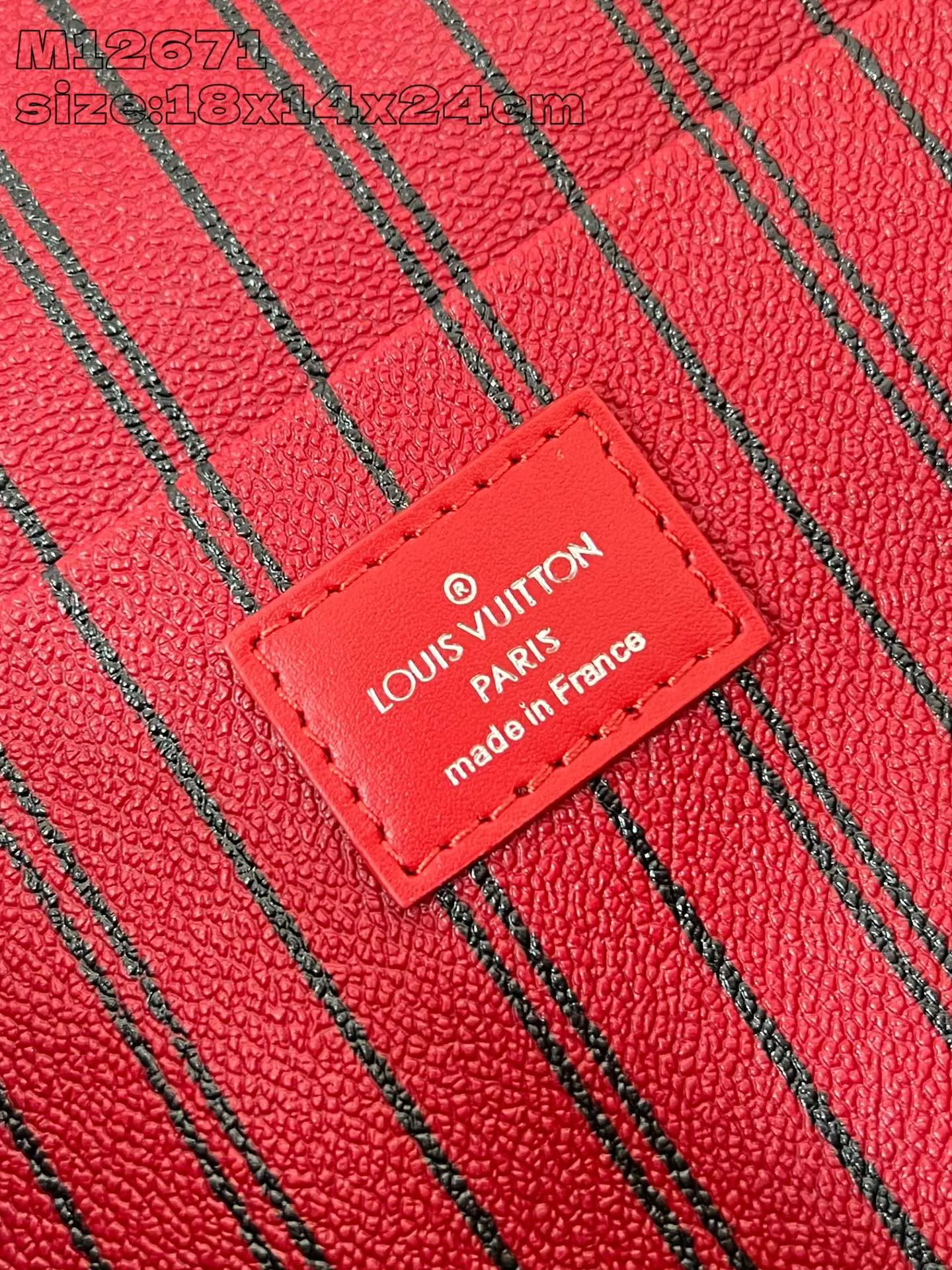 💰960 top original order [Exclusive real shot M12671 red] This Nice BB cosmetic bag is made of Monogram Macassar canvas, paying tribute to the classic style of Nice Vanity cosmetic bag with elegant brushwork. Leather trim, top handles and a washable lining add a pop of color, and the top flap opens to reveal ample interior patch and zip pockets. 18 x 14.5 x 24 cm (height x width x length)