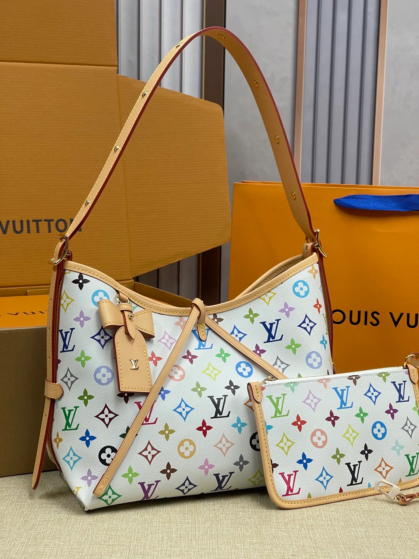 [Upgraded version] P520¥ Upgraded version High quality·Three-color gift box packaging💝Model M13661😘🔘Carryall PM bag (small size) The most worth buying Carryall three-color series ~ It’s simply yyds! 👜The Carryall handbag adopts the consistent design of the Lv family hobo handbag in appearance; it also adds a girly bow element🎀 Equipped with a detachable zippered mini bag, 🉑️ it can be used as a coin purse or can be equipped with its own chain. With some decorations, it can become a new small bag. It is multi-purpose and super practical. As a functional commuting tote bag, the Carryall combines the advantages of durability, versatility and never goes out of style. It can be worn whether you are cool or lazy 😎 Dimensions: 29 x 24 x 12cm
