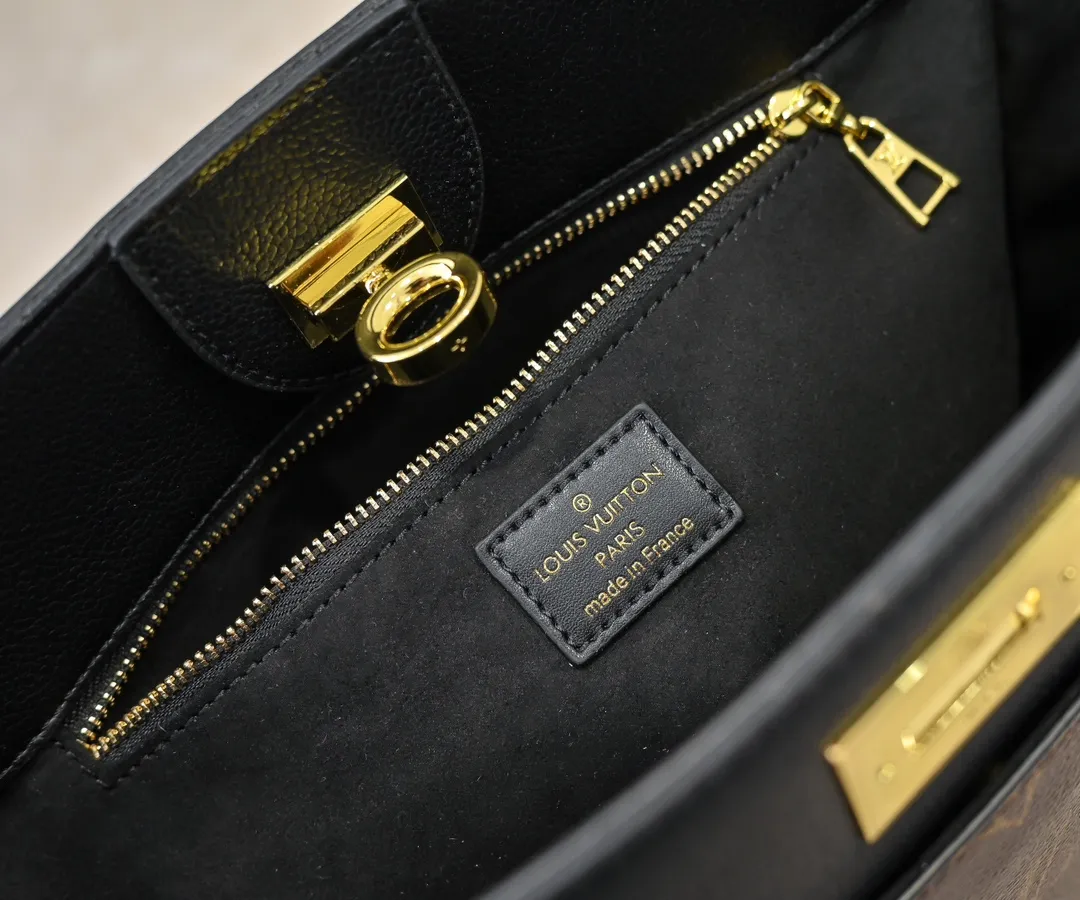 💰360💰Upgraded original [M53826 black embroidery M53825 apricot embroidery M53824 MM53823 presbyopia with black]🔥On My Side handbag shows the elegant fusion of calfskin and classic Monogram canvas. Contrasting canvas shapes the large outer pocket, creating a trompe l'oeil effect as if two handbags merge into one. Plenty of space can easily accommodate office needs, and the adjustable shoulder strap allows for a cross-body style. Dimensions: 30.5 x 24.5 x 14 cm (Length x Height x Width) - Calfskin and Monogram coated canvas - Cowhide leather trim - Microfiber lining - 2 top handles for hand or elbow carry - Adjustable shoulder strap for shoulder or cross-body wear - Lock closure - 2 outer pockets with magnetic closure - Zip pocket - 1 patch pocket