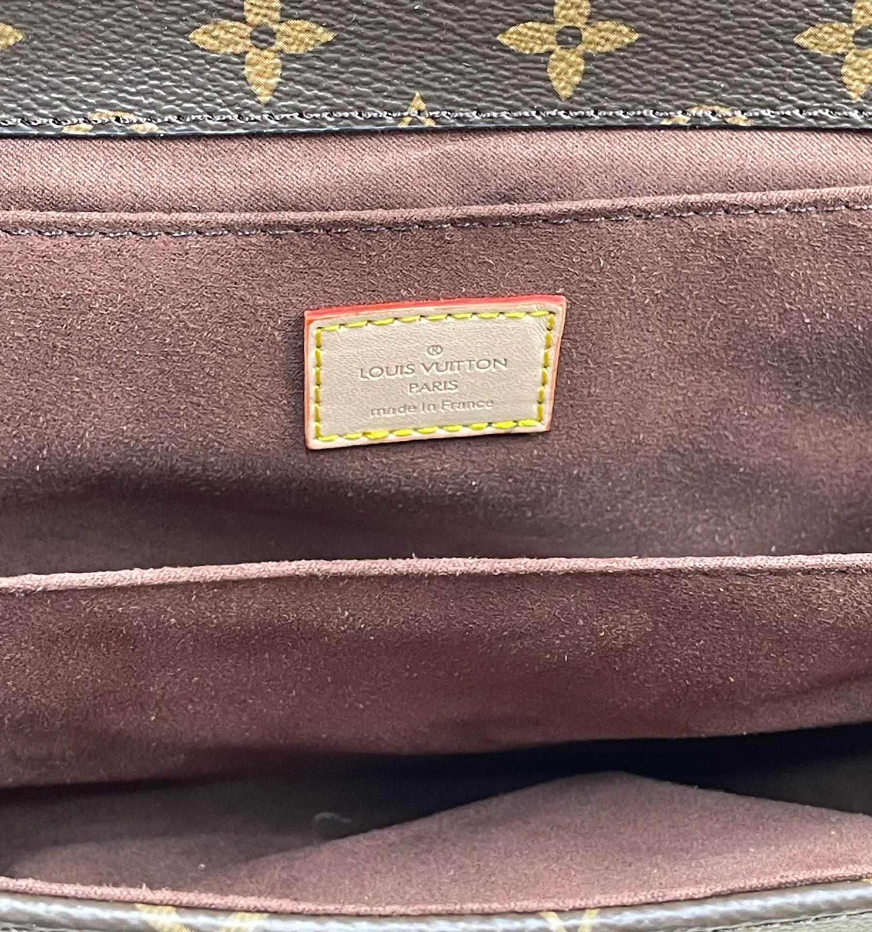 【Upgraded Version】 P460¥💰 Upgraded Version POCHETTH METIS❣️ Comes with a full set of packaging M44875 messenger bag💕The iconic presbyopic color is paired with the trendy yellow flower tone. The classic king's shape looks more fashionable. This classic messenger bag has become a must-have for every woman with a classic concave shape. It contains a compartment design and the capacity is even more praiseworthy. Compared with the classic presbyopic monochrome, this color scheme is more popular. Dimensions: 25 x 19 x 9 cm.