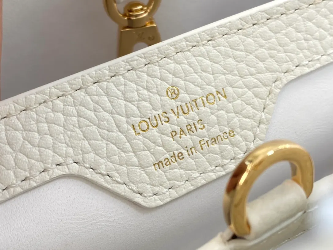 💰2460 (special grade original leather) M22512 M20708 white Capucines medium handbag bathes in the new season: the metal Monogram flowers are colored by hand polishing and glazing, and are connected by exquisite chains. Use the detachable and adjustable slim shoulder strap to explore more carrying options. Detailed features: 31.5 x 20 x 11 cm (length x height x width)