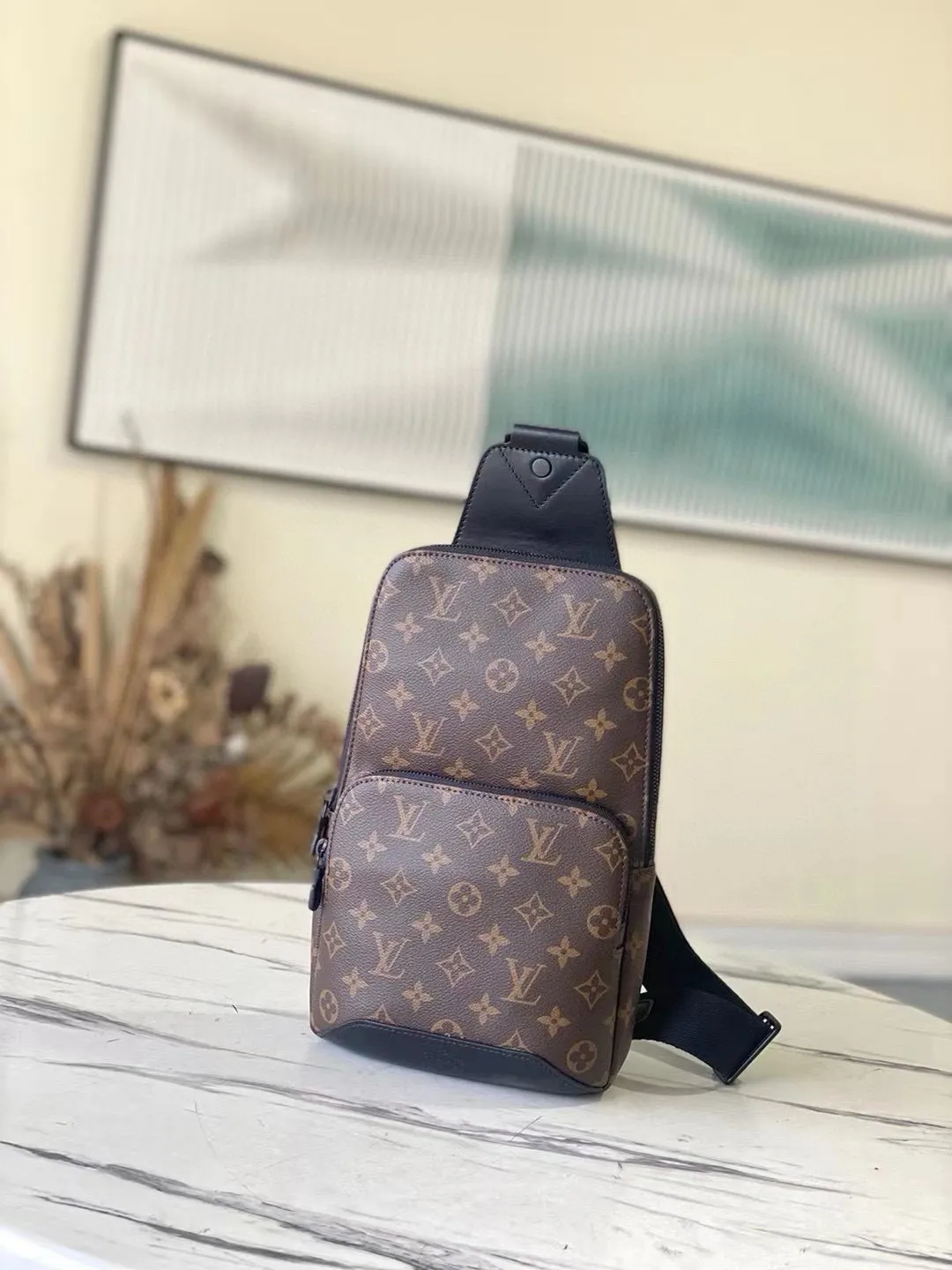 💰740 Top Original N41719 Presbyopia AVENUE Shoulder Bag Chest Bag This Damier Graphite canvas fabric Avenue shoulder bag is the perfect companion for urban life. It is compact and fashionable. It shows a casual and uninhibited attitude. "Smart" shoulder strap design is suitable for carrying on the left or right shoulder. Double zipper opening and closing design ensures that valuables are securely placed! Size: 21x31x9cm 56%