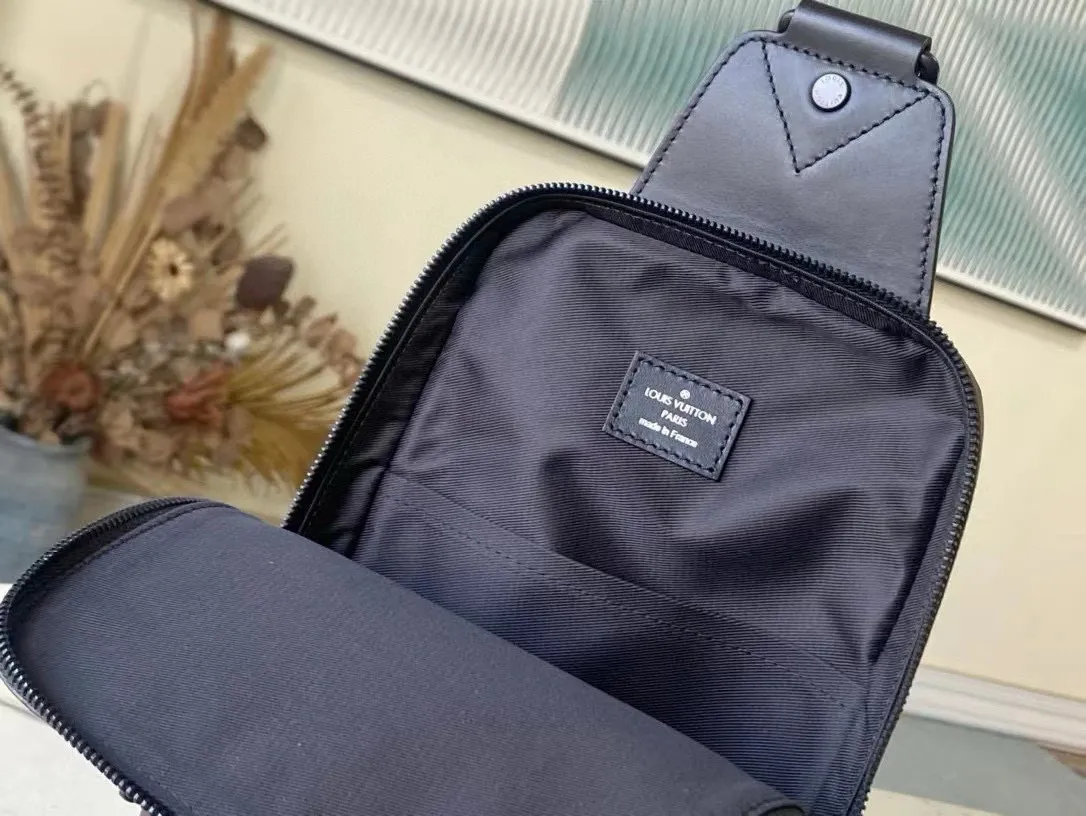 💰740 Top Original N41719 Presbyopia AVENUE Shoulder Bag Chest Bag This Damier Graphite canvas fabric Avenue shoulder bag is the perfect companion for urban life. It is compact and fashionable. It shows a casual and uninhibited attitude. "Smart" shoulder strap design is suitable for carrying on the left or right shoulder. Double zipper opening and closing design ensures that valuables are securely placed! Size: 21x31x9cm 56%