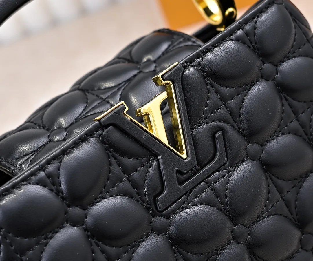 Upgraded version P420 M23998 Black This Monogram embroidered flower emerges from the elegant quilting, bringing the style of Louis Vuitton store decoration to the Capucines mini handbag. Soft sheepskin creates a stable structure and trim, and the detachable shoulder strap allows for comfortable shoulder or cross-body wear. Dimensions: 22 x 12 x 8 cm