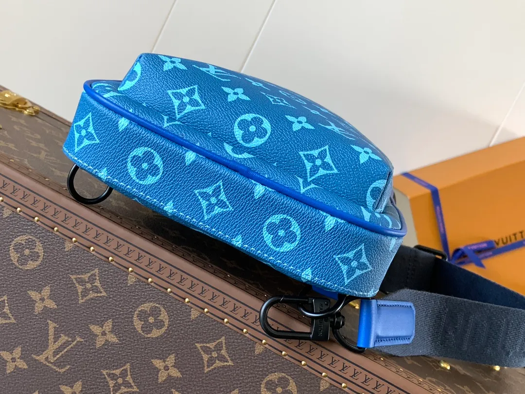 💰920 Top original order M23782 blue Top original order Transcoding chip This Avenue shoulder bag uses canvas shoulder straps and lining, injecting sustainable concepts into the classic design. Monogram Macassar canvas and leather trim add a dash of elegance, while zippered front pockets and a small top zip pocket complete the functional details. 20 x 31 x 7 cm (length x height x width)