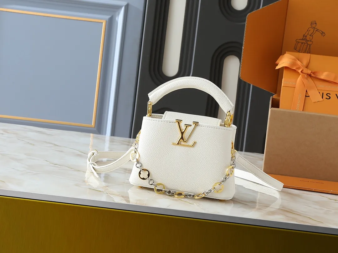 💰380💰Guangzhou goods Upgraded original M12935 M12936 M12937 M12938 This Capucines mini handbag is from the Capucines Chain On You series. It is made of soft Taurillon cow leather and has ample space to store daily necessities such as short wallets, keys, and lipstick. The jewelry-style double-plated chain features Monogram floral details that complement the rounded LV letters, and the flap can be tucked in or out. Dimensions: 21.0 x 14.0 x 8.0 cm (length x height x width)