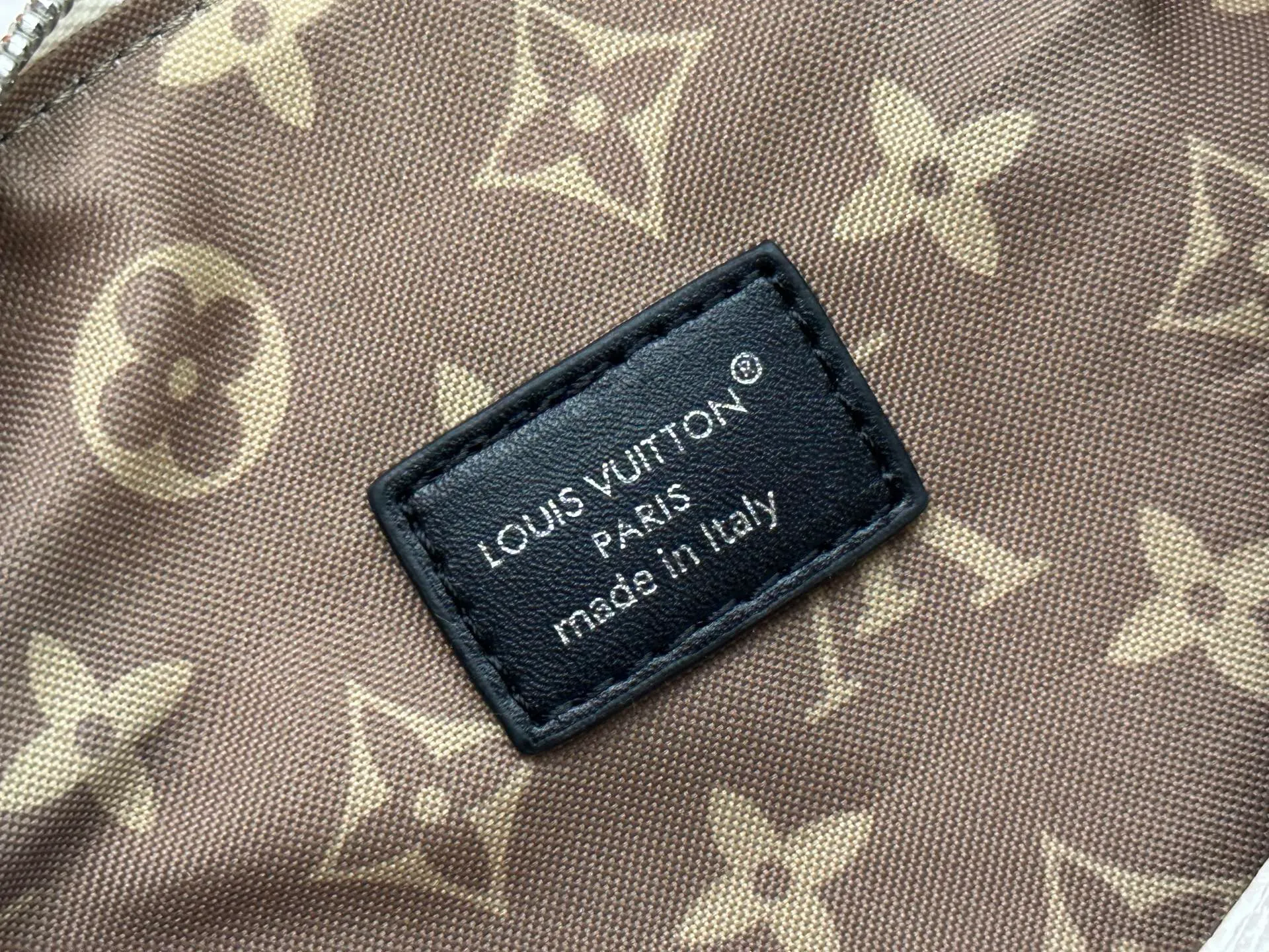 P300 small P320 medium P340 large M25557 M25561 M25561 M25566 Black M14623 mini M14514 small M14700 medium Dark gray M14702 medium Light gray M14721 small This Nano LV Rider handbag is from 2025 For the spring and summer series, pixelated grained sheep leather is blended with smooth cow leather elements, and the LV Circle logo is highlighted with elegant patches. The foldable configuration makes it easy to store in a suitcase, and the modern design adds a rock-n-roll edge to any look.  Mini 10 x 10 x 23 cm Small 12 × 12 × 30 cm Medium 15 × 15 × 38 cm (H x W x L) Sheep leather Cow leather trim Textile lining Metal hardware Zipper closure Side slip straps Internal pocket Holds a 6.7-inch smartphone, Romy card holder and lipstick Shoulder strap: removable, adjustable Strap half-length: 30.0 cm Bag strap half length adjustable to: 45.0 cm Handle: double handle
