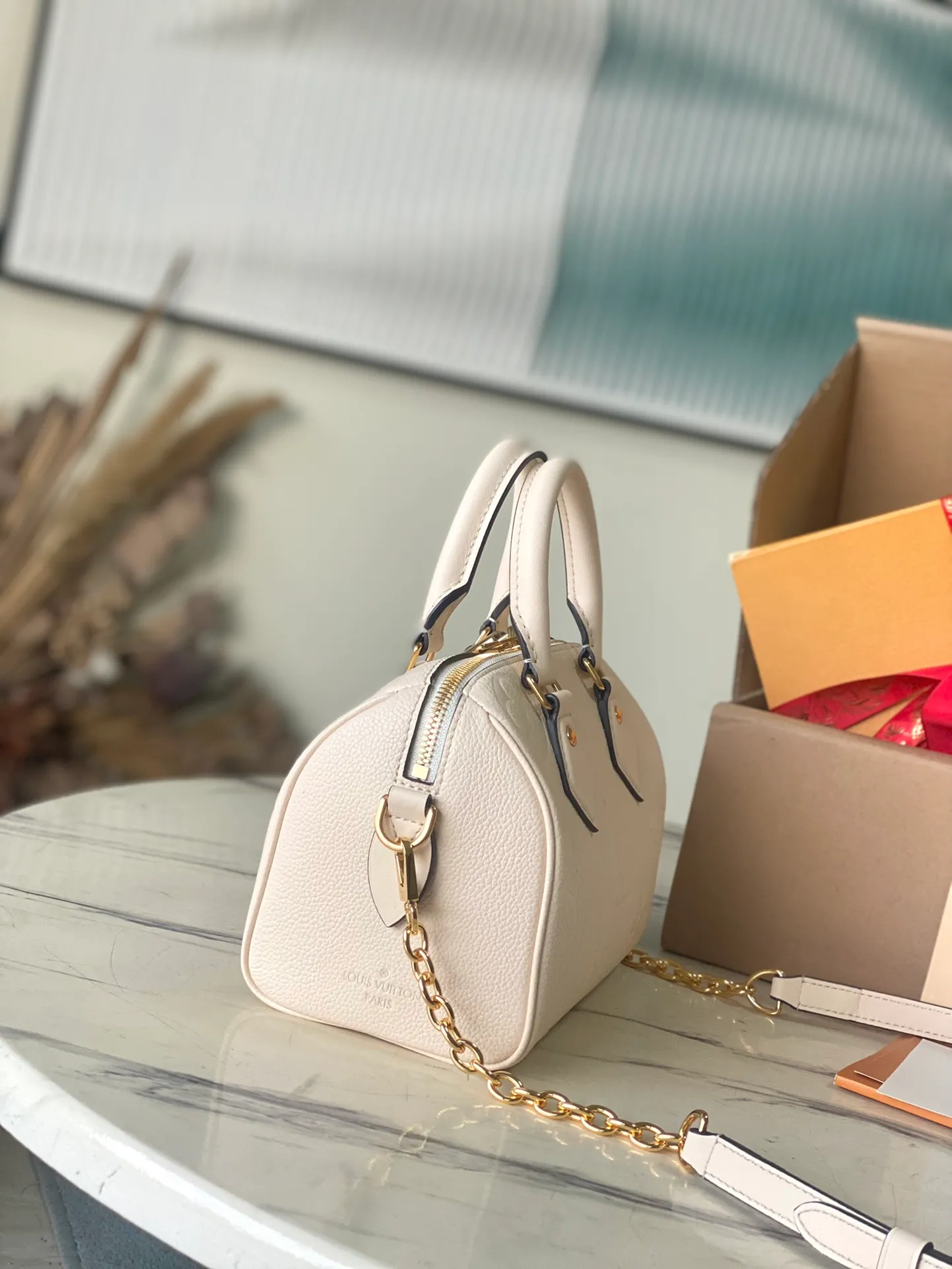💰1160 (top layer leather) top original order M58954, support counter inspection, duty-free goods photos taken are consistent with the product, unopened packaging. This product is an exclusive duty-free product in the market and is the highest-end product. Inspection is supported. This product has passed strict inspection and is flawless. Please wear gloves when touching the product. This product is not returnable or exchangeable. Please confirm the product first and then remove the label on the handle. This product is temporarily not open to the public, only regular customers, and is in short supply. Dimensions: 20.5 x 13.5 x 12 cm