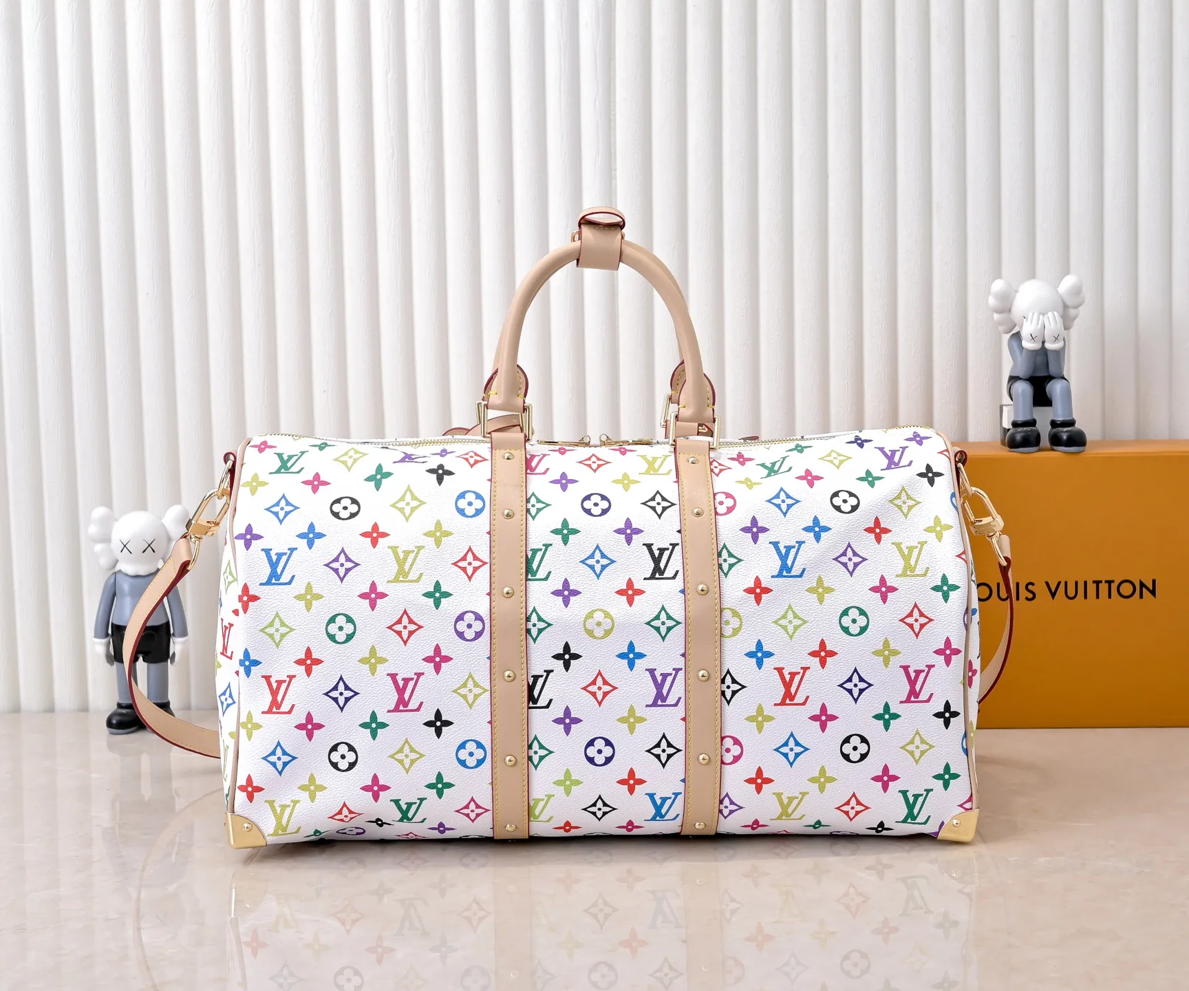 Batch 💰540✨Guangzhou goods M13742 white color black color travel bag new season LV x TM KEEPALL BANDOULIÈRE 45 travel bag This Keepall Bandoulière 45 Jh travel bag is from the Louis Vuitton The S-lock buckle and glossy metal corners on the front pocket establish a classic foundation, while the rivet ribbon and bow-shaped key bag highlight the new season trend. 27 x 20 x 45 cm.