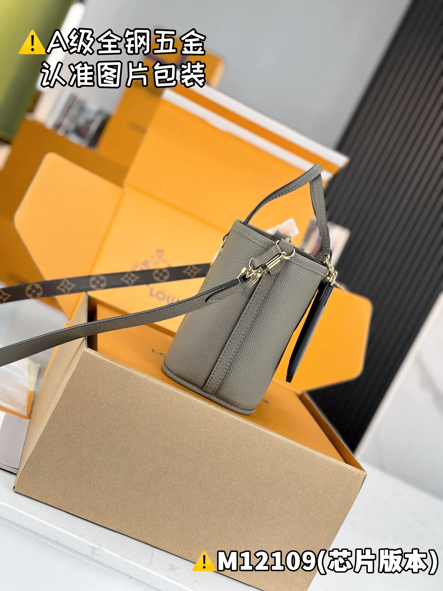 Internal price P1960 [Special grade MB high elastic fabric] NEVERFULL BANDOULIÈRE INSIDE OUT BB handbag Model: M12109 Material: A+ grade all-steel hardware, imported high elastic fabric Packaging: Full set of special grade duty-free MB packaging Dimensions: 16.5 x 11 x 26.5 cm