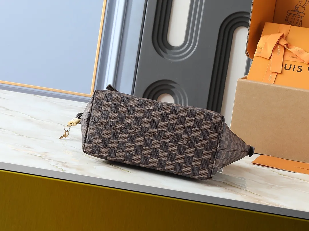 💰Large 140, small 260💰Upgraded original IENA MM handbag 41013 coffee 40040 white grid 42267 presbyopia 42268 The epitome of casual fashion The perfect daily companion for women Perfect functionality and unique elegance Will definitely become your best friend Microfiber lining & tree lamb leather decoration Front zipper layer Shiny gold metal plate decorated cowhide pull tag The quality is as real as the photo Pure copper carved hardware with first-layer cowhide. Size: large 42/27/17, small 35/23/13