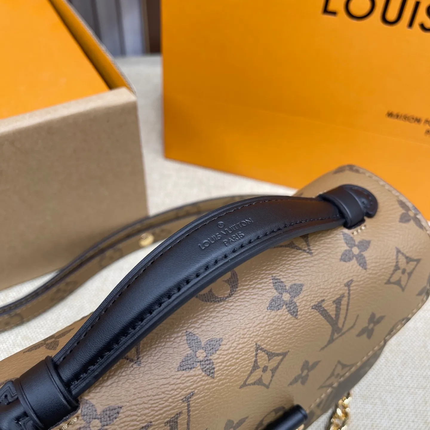 [Upgraded version] P520💰Upgraded version of LV Postman small chain bag🌷With complete packaging M46279 Hot new postman style just released (Postman is a classic LV model, it is really popular with everyone. It has the feeling of a Korean drama heroine on the back in winter, but the large size is really not very friendly to small girls, so the mini version is here!!! Size: 21.5*13.5*6cm size