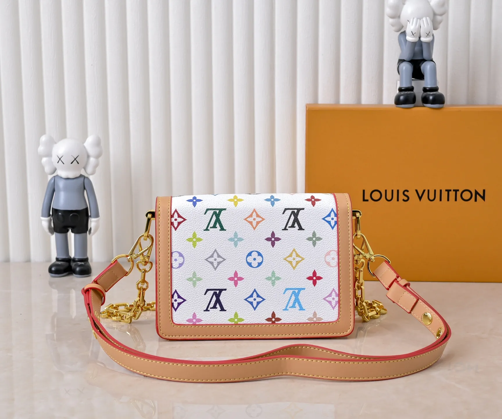 Batch 380💰Murakami Takashi White Tricolor Daphne Upgraded Version💥Louis Vuitton 22025 Early Spring Messenger Bag M43599/44391/44580 color matching latest version shipped Métis The compact shape of the handbag exudes an elegant atmosphere. Presbyopia and cowhide, made of soft Monogram canvas, compact in size and equipped with multiple practical pockets and compartments. Large size:20x14x10cm
