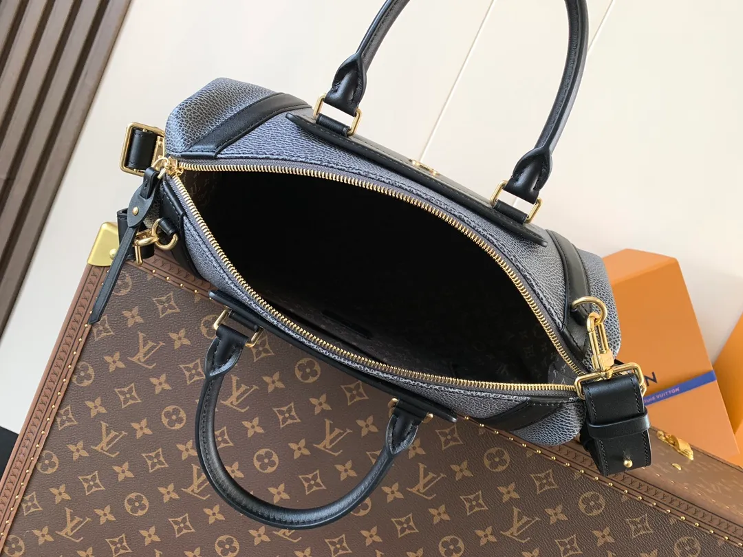 💰1500 (first layer leather medium size) top original order, transcoding chip black M14623 mini M14514 small size M14700 medium size dark gray M14702 medium size light gray M14721 small size This Nano LV Rider handbag comes from the 2025 spring and summer series, incorporating pixelated grain sheep leather with smooth cow leather elements, and then LV Circle The logo is finished with a sophisticated patch. The foldable configuration makes it easy to store in a suitcase, and the modern design adds a rock-n-roll edge to any look.  Mini 10 x 10 x 23 cm Small 12 × 12 × 30 cm Medium 15 × 15 × 38 cm (H x W x L) Sheep leather Cow leather trim Textile lining Metal hardware Zipper closure Side slip straps Internal pocket Holds a 6.7-inch smartphone, Romy card holder and lipstick Shoulder strap: removable, adjustable Strap half-length: 30.0 cm Bag strap half length adjustable to: 45.0 cm Handle: double handle