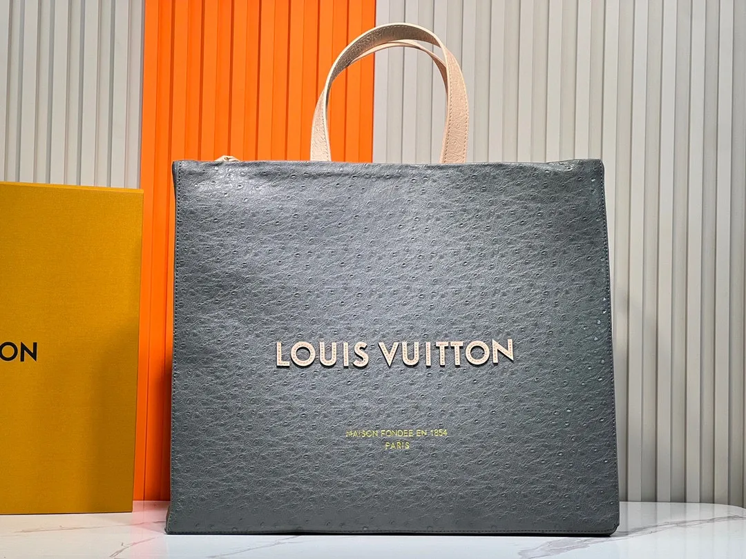 Batch 340💰M24457 Black Orange Blue Green Gray Presbyopic Plaid Black Crocodile Orange Crocodile Pattern 9 Colors ✔️ This Shopper medium handbag draws inspiration from Louis Vuitton shopping bags, with the words Louis Vuitton and Maison Fondée En 1854 written on soft cow leather, with a top handle and a detachable shoulder strap. Size: 40x32x16cm
