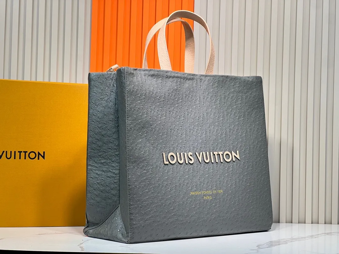 Batch 340💰M24457 Black Orange Blue Green Gray Presbyopic Plaid Black Crocodile Orange Crocodile Pattern 9 Colors ✔️ This Shopper medium handbag draws inspiration from Louis Vuitton shopping bags, with the words Louis Vuitton and Maison Fondée En 1854 written on soft cow leather, with a top handle and a detachable shoulder strap. Size: 40x32x16cm