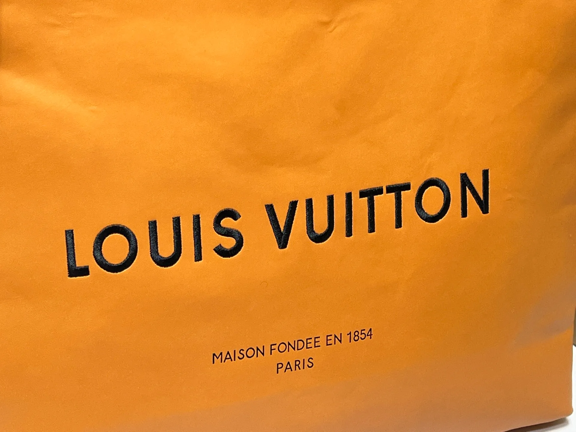 Batch 320💰M24457 Black Orange Blue Green Gray Presbyopia Plaid Black Crocodile Orange Crocodile Pattern 9 Colors ✔️ This Shopper medium handbag draws inspiration from Louis Vuitton shopping bags, with the words Louis Vuitton and Maison Fondée En 1854 written on soft cow leather, with a top handle and a detachable shoulder strap. Size: 40x32x16cm