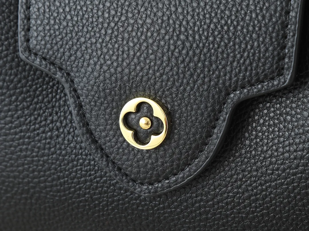 💰400💰Guangzhou goods Upgraded from the original M24583 M24584 M24585 Gold and diamond corolla This Capucines Flower Crown handbag is made of full-grain Taurillon leather and is embellished with Monogram flowers. Each flower is shaped by exquisite crystal diamonds. The LV logo and flowers echo each other, giving this soft handbag a jewel-like luster. Use the detachable shoulder strap cleverly to switch between shoulder and crossbody. Dimensions: 21.0 x 14.0 x 8.0 cm