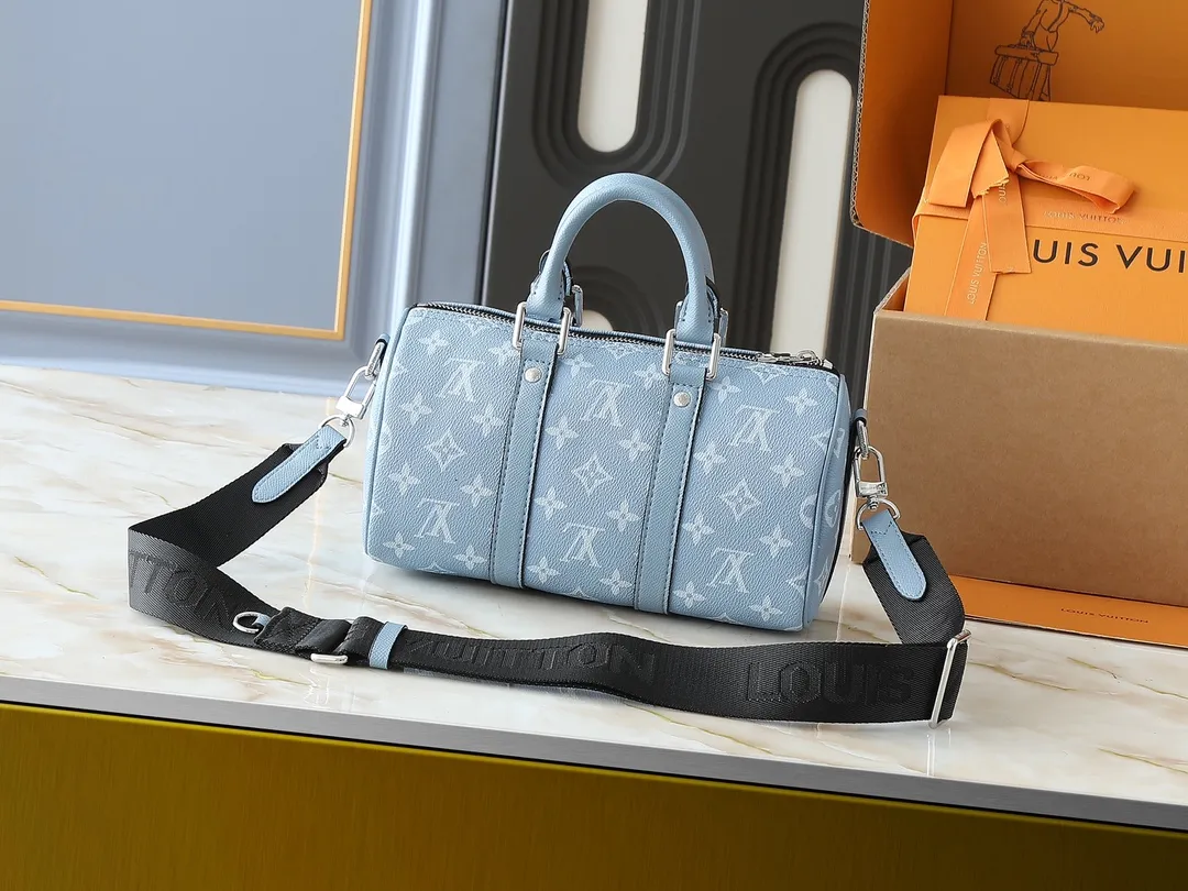 💰240💰Upgraded from the original M14078 M01942 M15076 M24434 M46271 M20900 M46249 This handbag condenses the classic silhouette of the Keepall travel bag. It is made of Monogram embossed Taurillon leather. The compact structure is suitable for storing small items such as mobile phones and wallets. With its clever use of leather handles and detachable shoulder strap, it's easy to carry with you in trendy style. Detailed features Dimensions: 25✘15✘11 cm