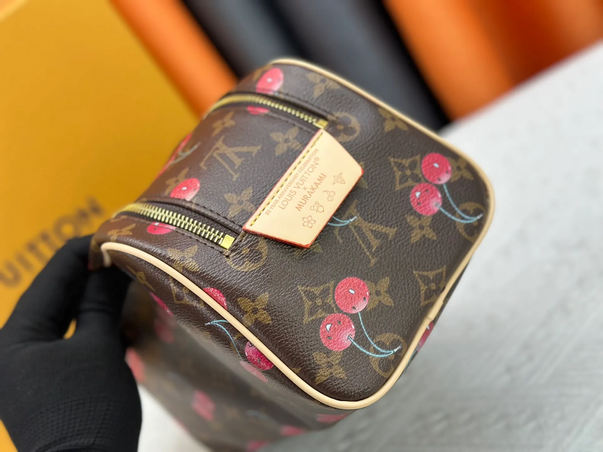 P260 Upgraded original 2-piece set Murakami White Blossom Cherry 🍒M47528 M13669 This Dopp Kit toiletry bag is made of Monogram Eclipse canvas, bringing a restrained choice to Monogram lovers. Plenty of space to store travel essentials, double zippers for secure protection, and wide opening for easy access. 28.0 x 15.0 x 16.5 cm (length x height x width)