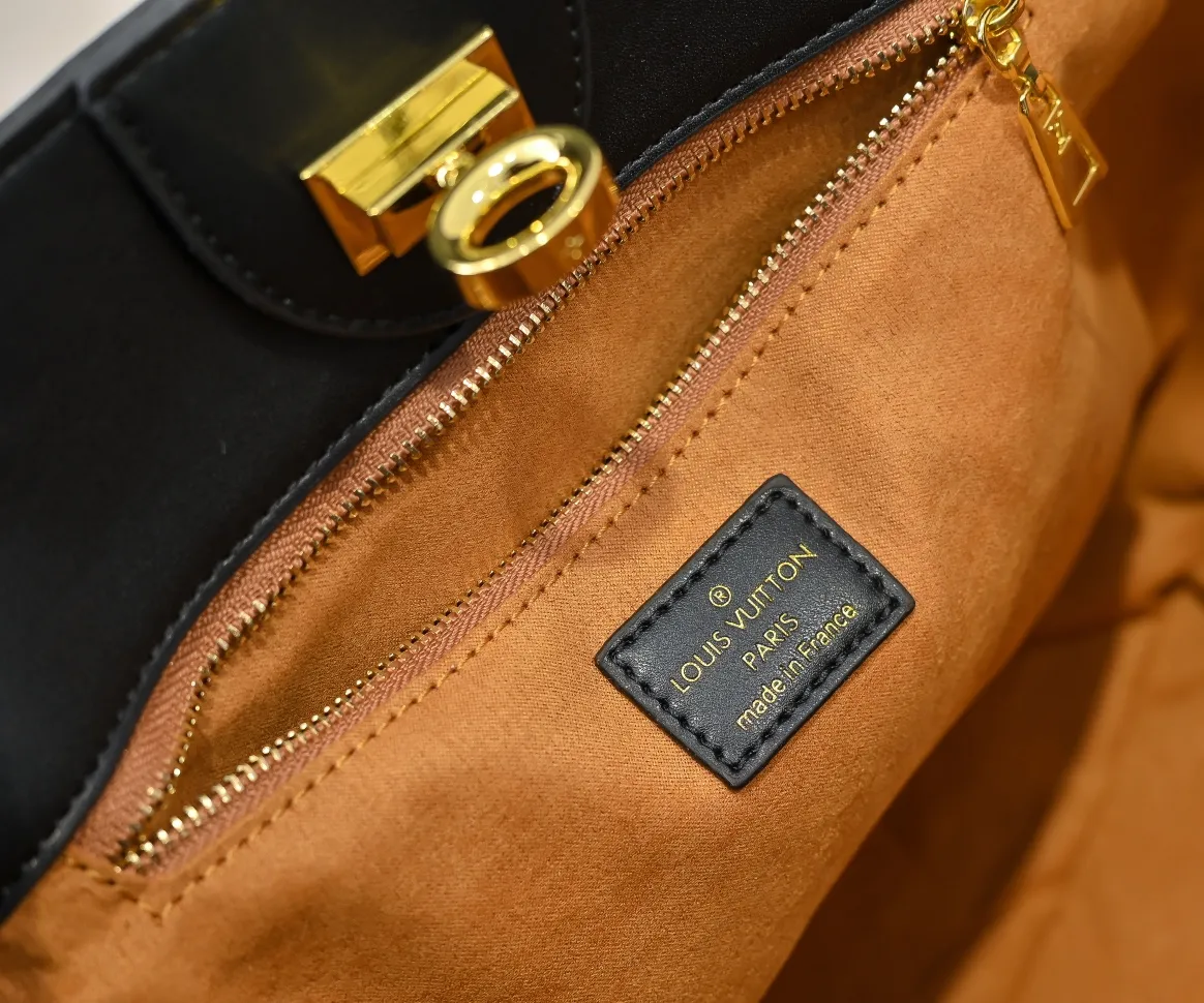 💰400💰Upgraded original [M53826 black embroidery M53825 apricot embroidery M53824 MM53823 presbyopia with black] 🔥On My Side handbag shows the elegant fusion of calfskin and classic Monogram canvas. Contrasting canvas shapes the large outer pocket, creating a trompe l'oeil effect as if two handbags merge into one. Plenty of space can easily accommodate office needs, and the adjustable shoulder strap allows for a cross-body style. Dimensions: 30.5 x 24.5 x 14 cm (L x H x W) - Calfskin and Monogram coated canvas - Cowhide leather trim - Microfiber lining - 2 top handles, can be carried by hand or on the elbow - Adjustable shoulder strap, can be worn on the shoulder or crossbody - Lock closure - 2 outer pockets with magnetic closure - Zip pocket - 1 patch pocket - 2 top handles for hand or elbow carry - Adjustable shoulder strap for shoulder or cross-body carry - Lock closure - 2 exterior pockets with magnetic closure - Zip pocket - 1 patch pocket