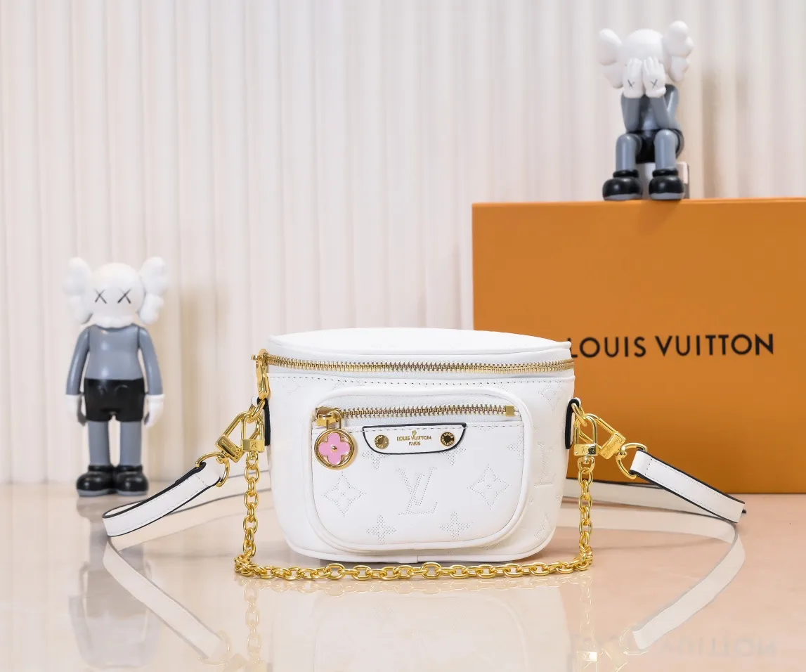 Batch 240💰Upgraded original M46917 M82335 M83275 M82208 M82347 This Mini Bumbag handbag comes from the LV Gradient series, and the Monogram embossing of Monogram Empreinte leather renders gradient midsummer colors. The on-trend construction features a zipped main compartment and a front pocket with a Louis Vuitton leather label. With the detachable chain and detachable and adjustable shoulder strap, it can be worn as a shoulder or cross-body bag. 17.0 x 12.0 x 9.5 cm (L x H x W) • Monogram Empreinte embossed soft-grained cowhide leather • Textile lining • Metal hardware • Zip closure • Zip front pocket • Shoulder strap: removable, adjustable • Half-length strap: 32.0 cm • Half-length strap adjustable to: 44.0 cm • Chain: Removable • Half-length chain: 20.0 cm