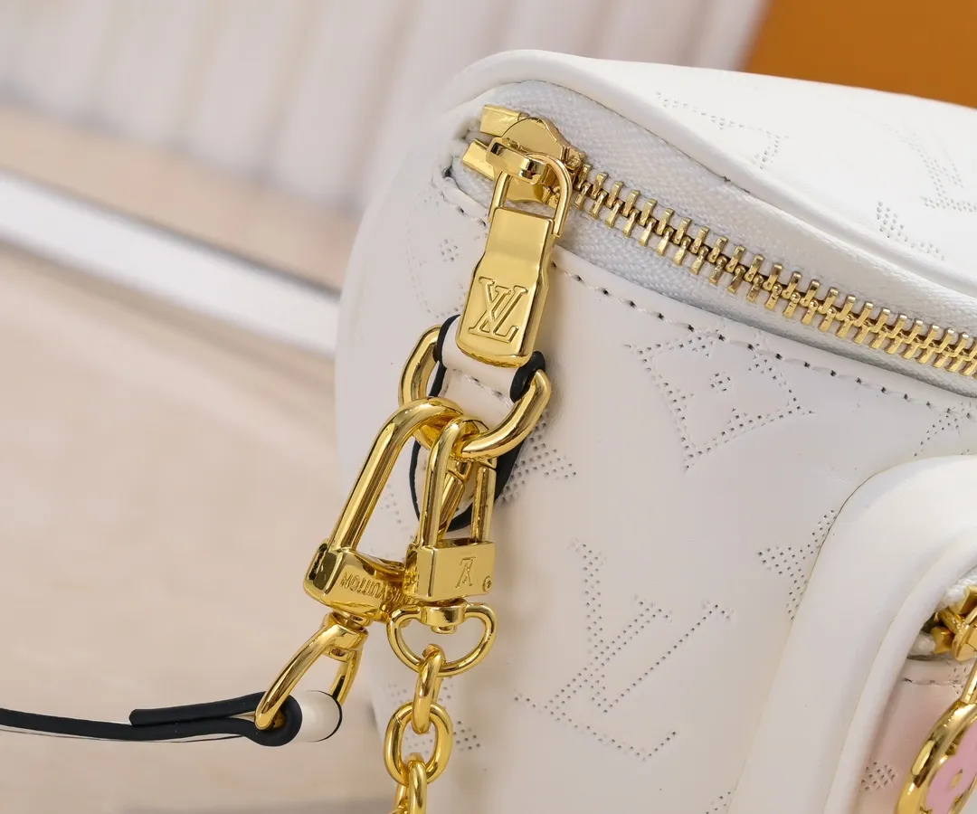 Batch 240💰Upgraded original M46917 M82335 M83275 M82208 M82347 This Mini Bumbag handbag comes from the LV Gradient series, and the Monogram embossing of Monogram Empreinte leather renders gradient midsummer colors. The on-trend construction features a zipped main compartment and a front pocket with a Louis Vuitton leather label. With the detachable chain and detachable and adjustable shoulder strap, it can be worn as a shoulder or cross-body bag. 17.0 x 12.0 x 9.5 cm (L x H x W) • Monogram Empreinte embossed soft-grained cowhide leather • Textile lining • Metal hardware • Zip closure • Zip front pocket • Shoulder strap: removable, adjustable • Half-length strap: 32.0 cm • Half-length strap adjustable to: 44.0 cm • Chain: Removable • Half-length chain: 20.0 cm