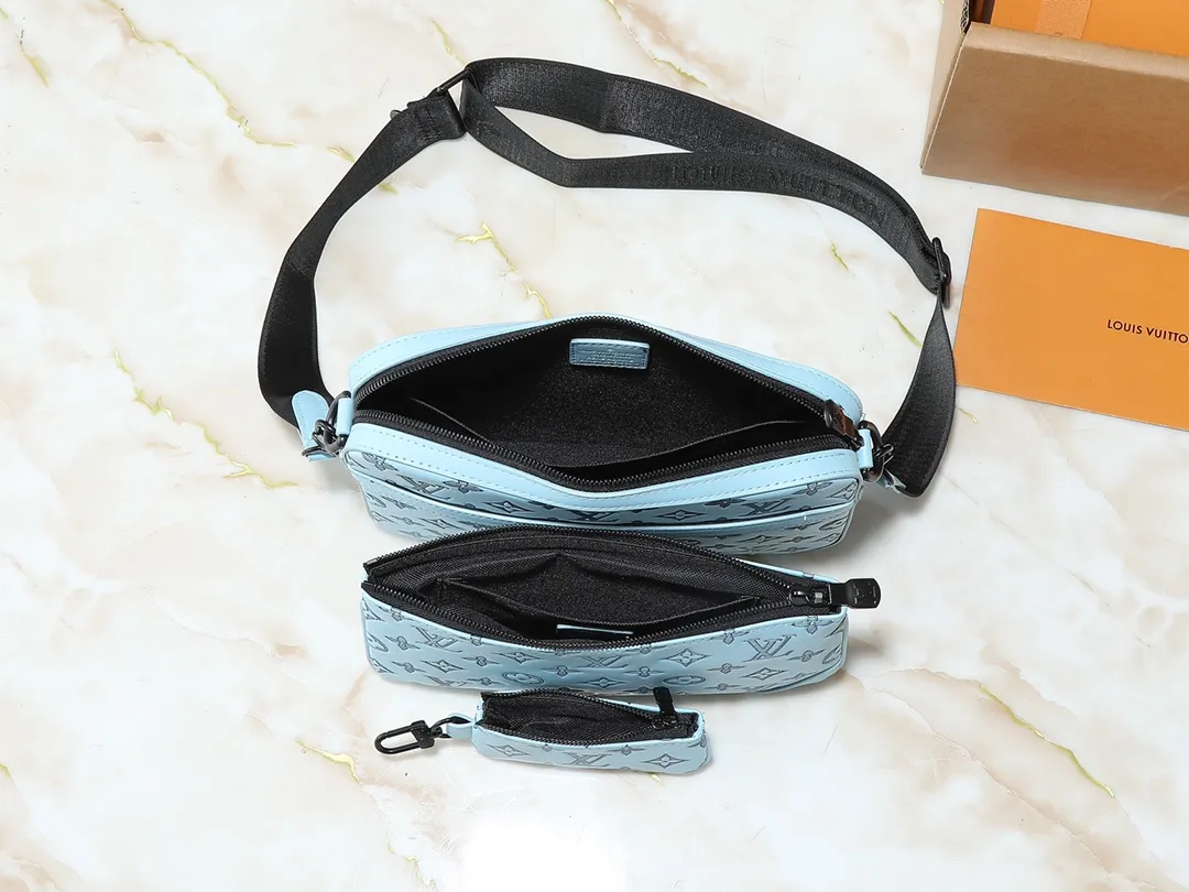 💰260💰Upgraded from the original M14781 M14069 M11648 M11645 M24754 M46603 M46602 M46604 M69443 This Trio messenger bag is made of Monogram embossed cow leather. The zippered front pocket and the small coin purse on the shoulder strap are both detachable, enriching the functional design with the main compartment. The removable and adjustable jacquard fabric shoulder strap is marked with the brand's logo for comfortable shoulder and cross-body wear. Size: 25×18.5×7cm
