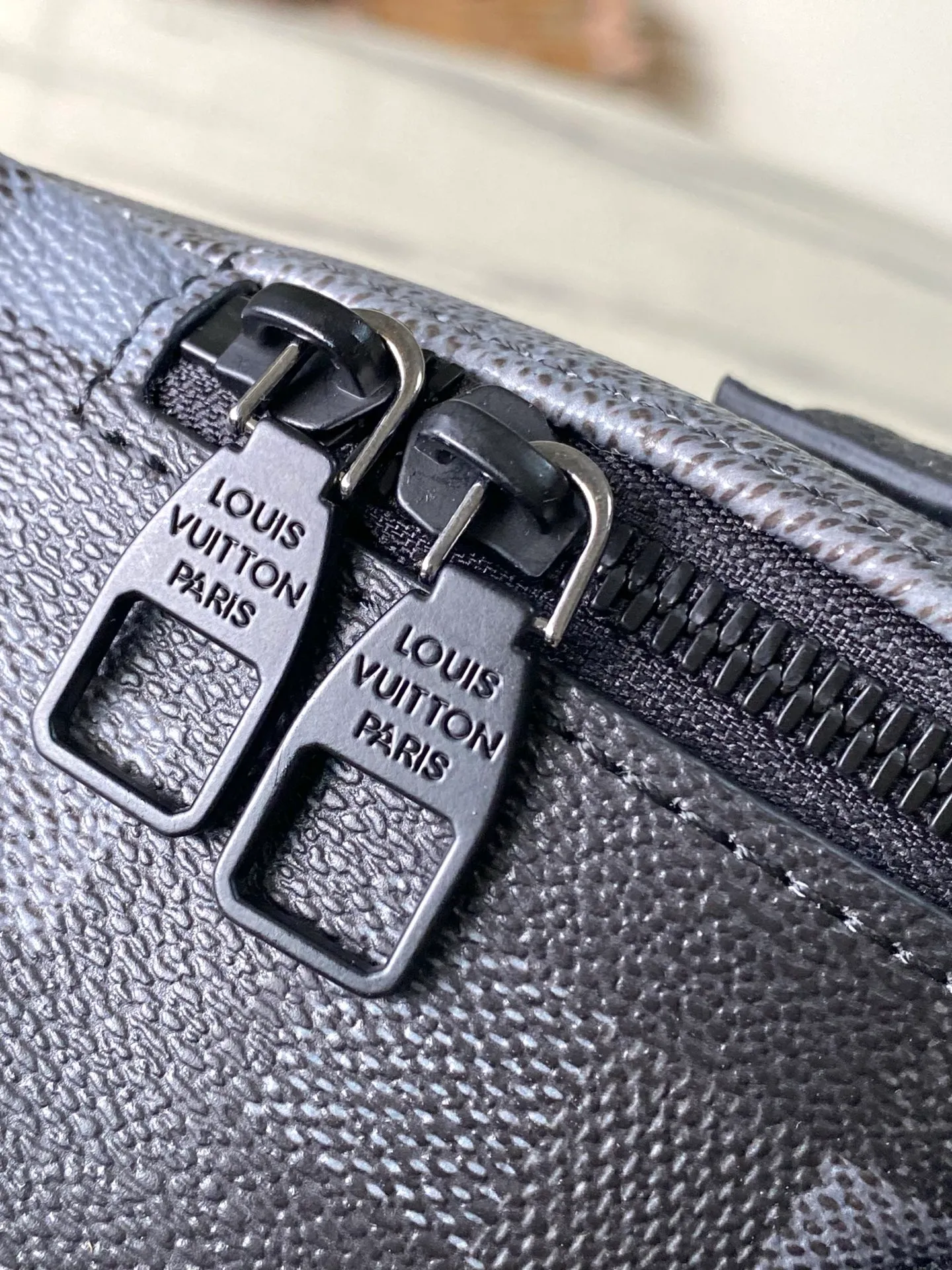 💰1020 Top original order M14920 This Rush waist bag is made of Damoflage Black canvas to present a modern and trendy configuration, and the pixelated Damier pattern is laid out on it to create a camouflage effect. Adjustable shoulder strap allows for comfortable waist, shoulder or cross-body wear. Dimensions: 30 × 15 × 8 cm