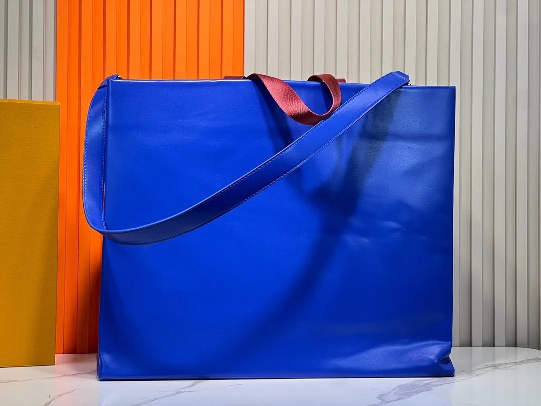 Batch 320💰M24457 Black Orange Blue Green Gray Presbyopia Plaid Black Crocodile Orange Crocodile Pattern 9 Colors ✔️ This Shopper medium handbag draws inspiration from Louis Vuitton shopping bags, with the words Louis Vuitton and Maison Fondée En 1854 written on soft cow leather, with a top handle and a detachable shoulder strap. Size: 40x32x16cm