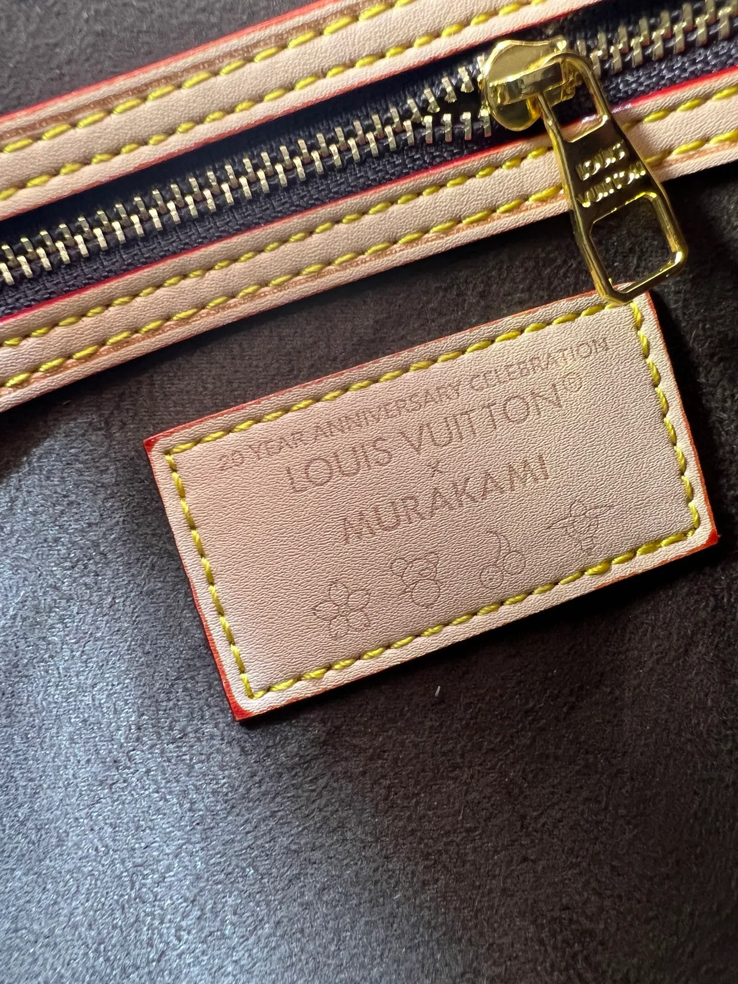 Batch 300💰Upgraded original M13805 M13257 M40391 lv Murakami Takashi co-branded NANOSPEEDY handbag This Nano Speedy handbag combines Monogram canvas and cow leather trim printing, with 33 colorful colors to interpret white tricolor and black tricolor. It has been launched in twelve sections and is very popular around the world and is loved by celebrities and celebrities. 30.0 x 21.0 x 17.0 cm