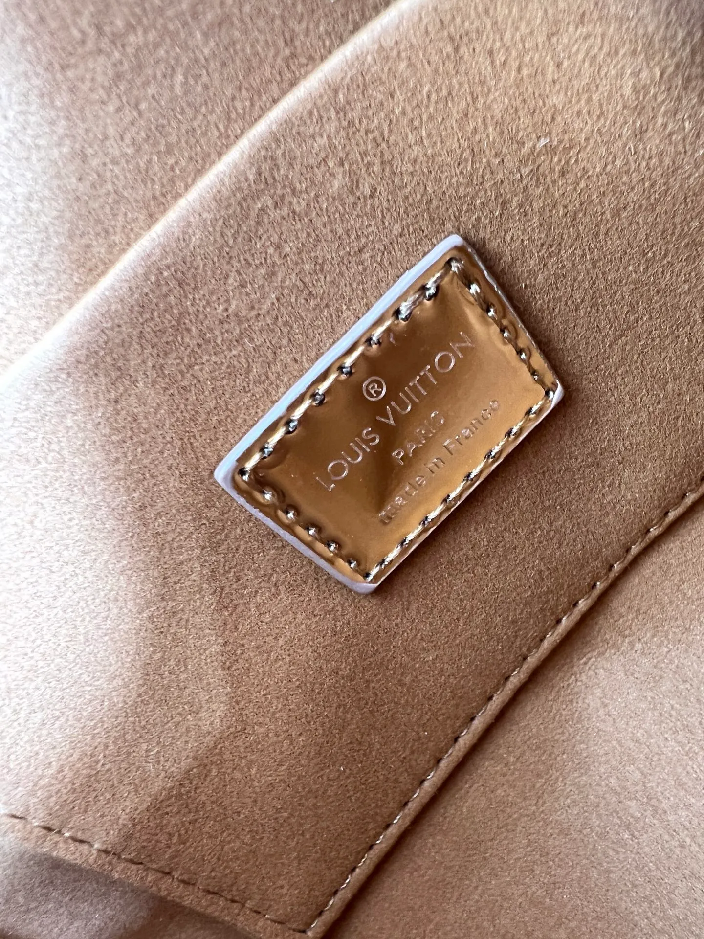 Batch 260💰M11987 M58953 Rose Gold This Speedy Bandoulière 20 handbag is from the LV Ski series. It is made of embossed coated canvas decorated with smooth leather trim and bright metal parts, and then uses the new Monogram Miroir effect to declare the concept of retro futurism. The detachable and adjustable leather shoulder strap allows for a variety of carrying options, and the compact design can accommodate daily needs such as a long wallet. Dimensions: 20.5x13.5x12