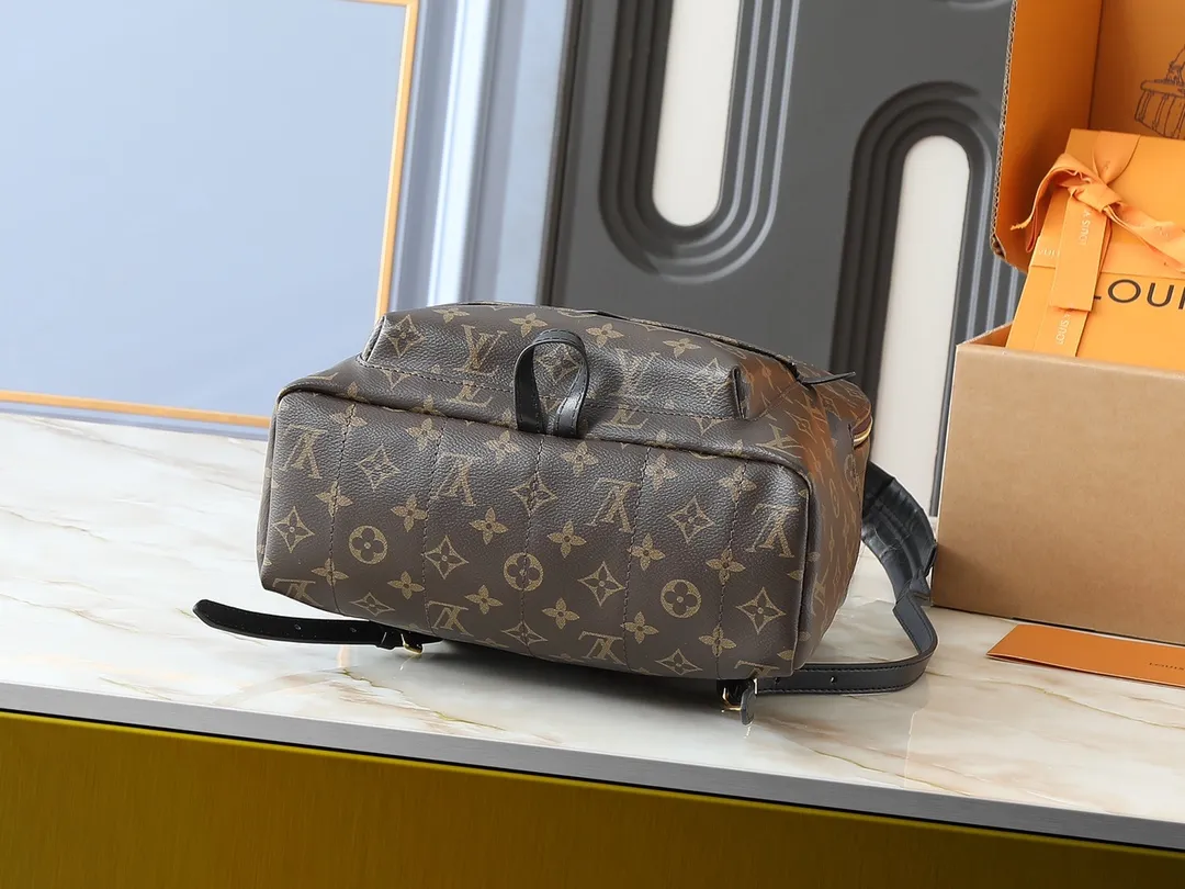 💰240💰Upgraded from the original version to the new version M44871 M44873 M44874 Made of Monogram Reverse canvas, this backpack is a personalized accessory for urban trendsetters, matching the energetic posture on the road. This backpack is lightweight, comfortable and practical, and its loose construction creates plenty of space. Dimensions: 28.0x 33.0x 16.0 cm (length x height x width)