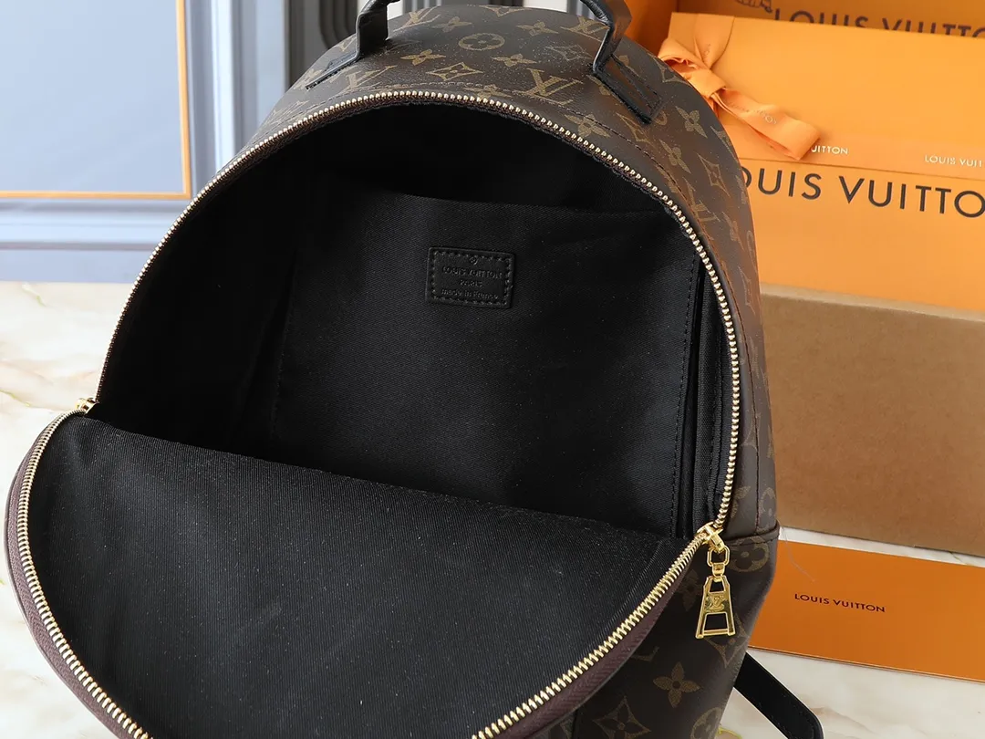 💰240💰Upgraded from the original version to the new version M44871 M44873 M44874 Made of Monogram Reverse canvas, this backpack is a personalized accessory for urban trendsetters, matching the energetic posture on the road. This backpack is lightweight, comfortable and practical, and its loose construction creates plenty of space. Dimensions: 28.0x 33.0x 16.0 cm (length x height x width)
