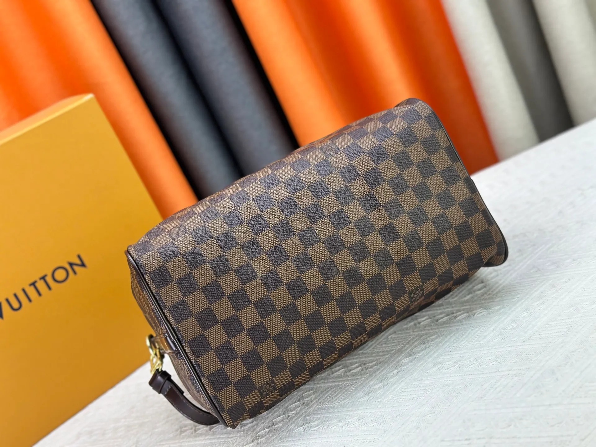 P240 P250 P260 High-definition shooting quality as shown in the picture. Good quality, full of positive reputation! Highly recommended Speedy fashion hot model, classic Monogram canvas➕imported Italian discolored yellow leather trim➕high-end original hardware➕adjustable shoulder strap lock. It feels soft, highly practical, and can be called a classic. The upper body is super elegant. Brand: LouisVuitton! Model: Small 40390/Medium 40391/Large 40392! Material: Imported original leather! Size: small size 25*19*15, medium size 30*21*17, large size 35*23*18,