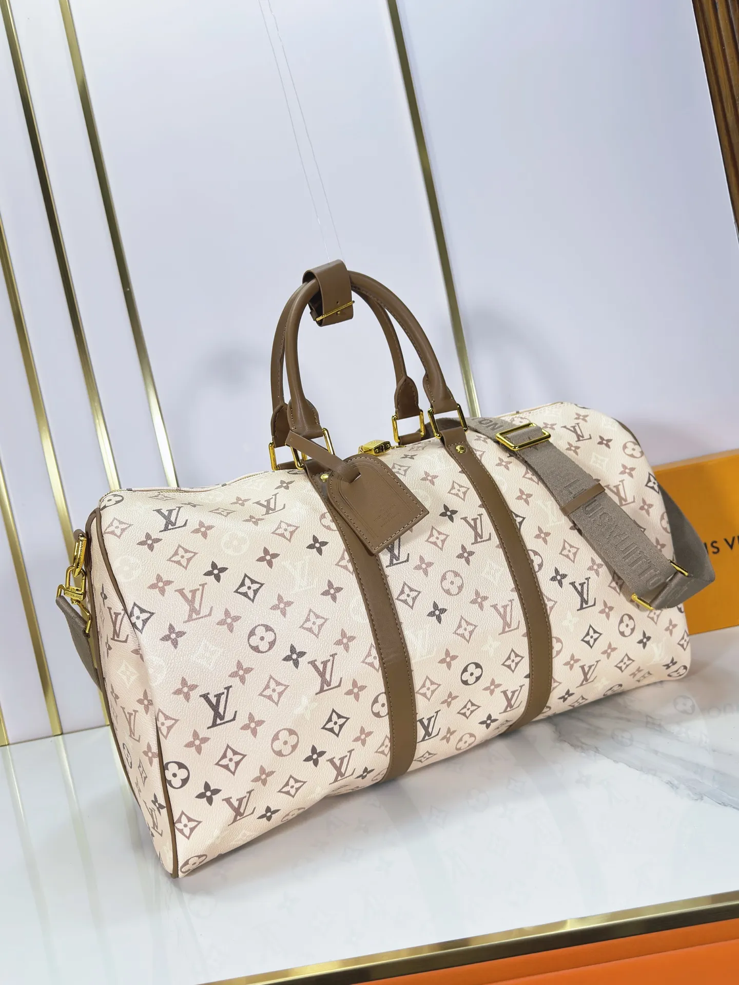P340 upgraded original, new "Louis Vuitton" 💼 Crossbody M46863 M26959 M41416 LOUIS VUITTON keepall 50 Detachable and adjustable shoulder strap Coated canvas and cowhide leather trim Hand-held shoulder travel bag Spacious capacity and adjustable shoulder strap for work, leisure or travel High-definition hardware logo mark, inner compartment! Special lining. Smooth zipper, exquisite workmanship, every detail is in place! A must-have for men. Size: 50x29x23cm